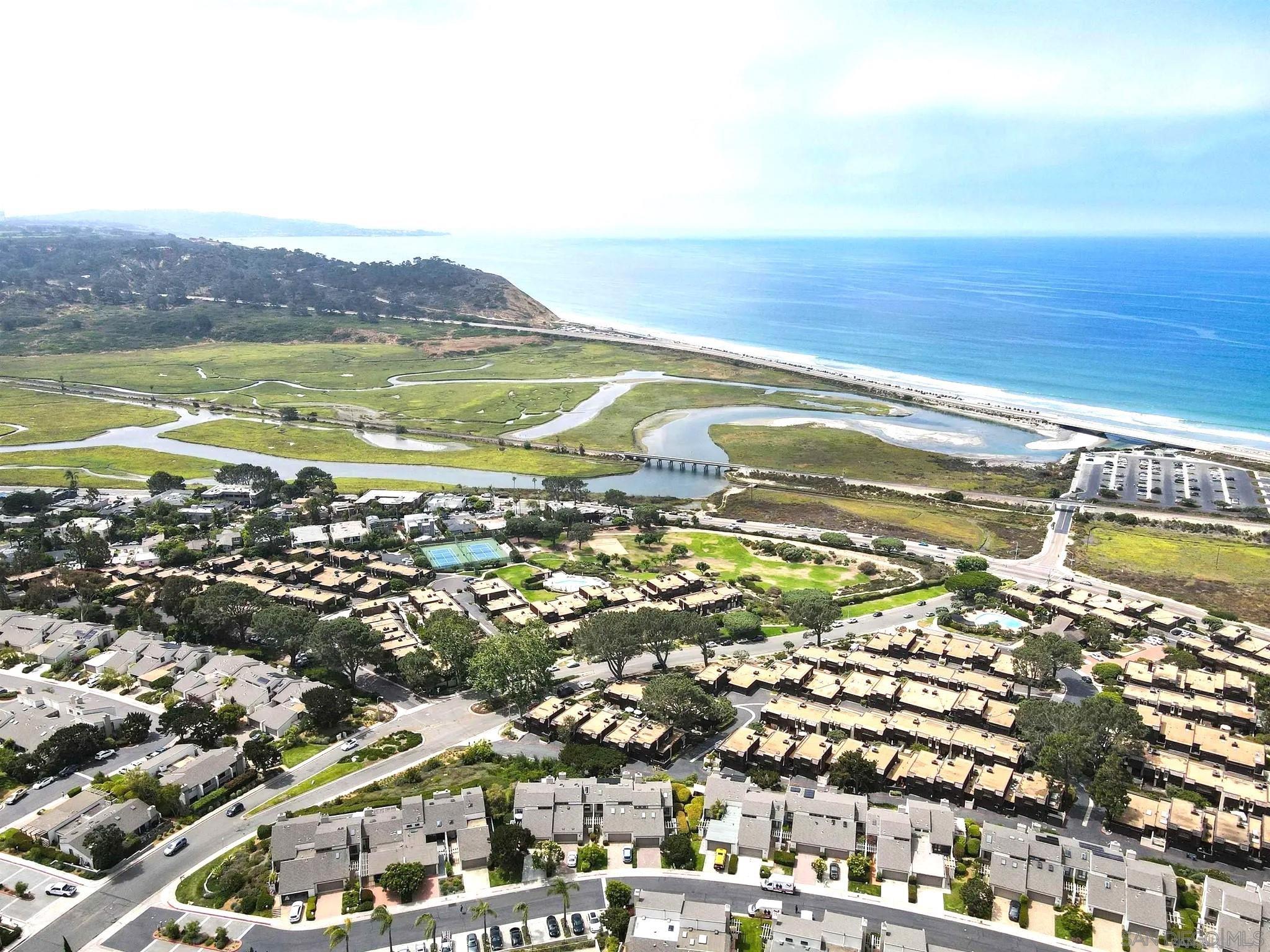 Detail Gallery Image 4 of 22 For 13024  Caminito Mar Villa, Del Mar,  CA 92014 - 2 Beds | 2/1 Baths