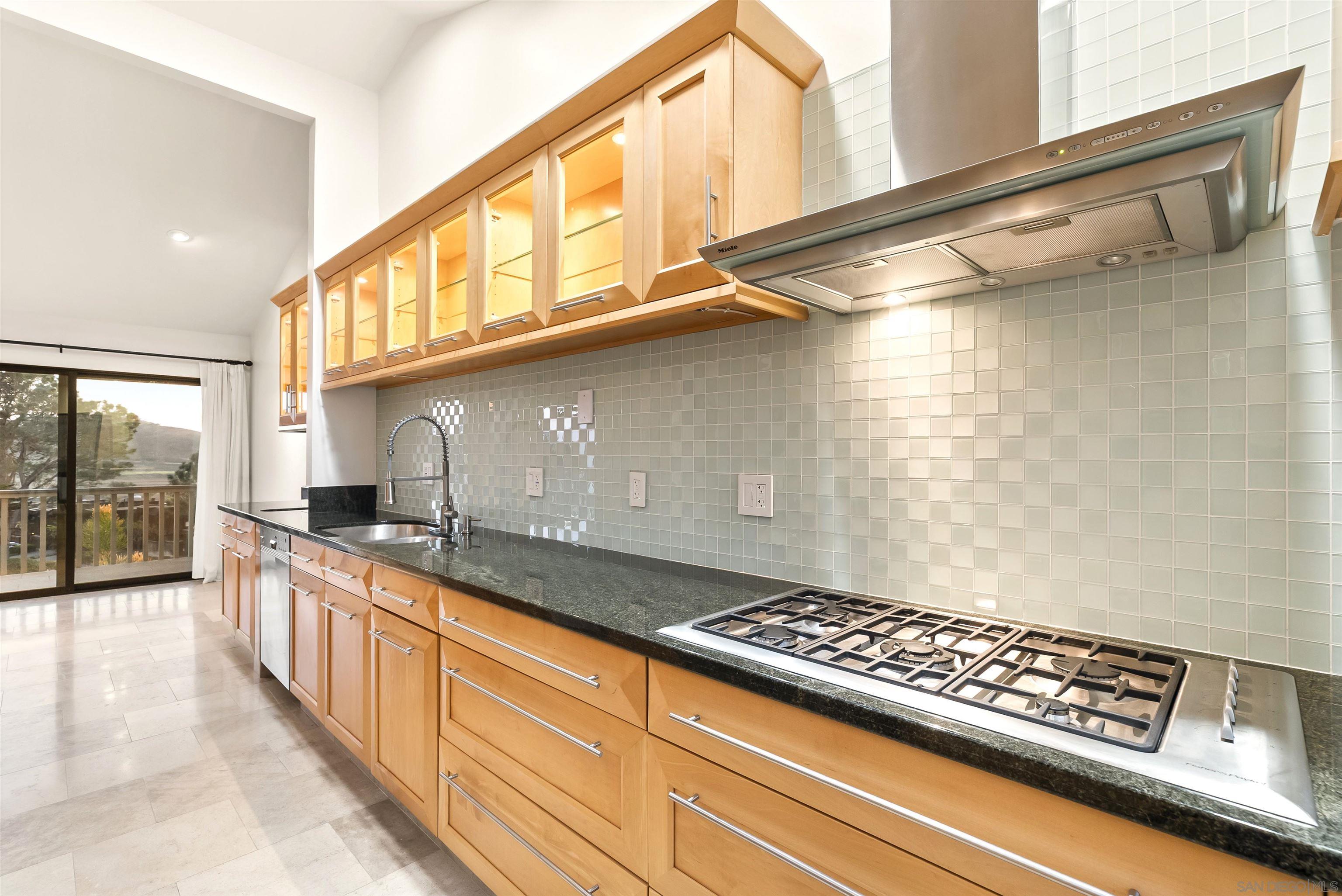 Detail Gallery Image 8 of 22 For 13024  Caminito Mar Villa, Del Mar,  CA 92014 - 2 Beds | 2/1 Baths