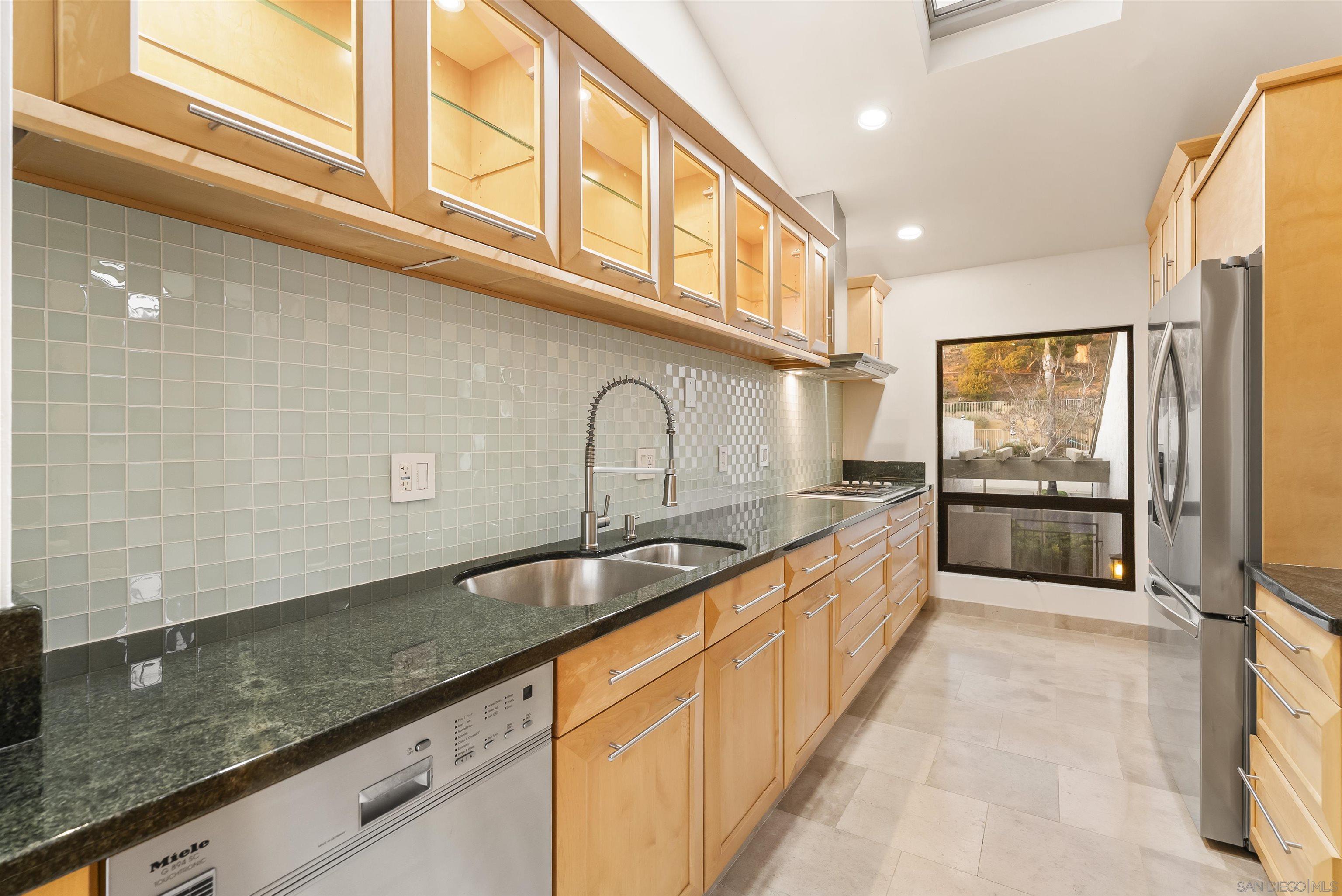 Detail Gallery Image 9 of 22 For 13024  Caminito Mar Villa, Del Mar,  CA 92014 - 2 Beds | 2/1 Baths