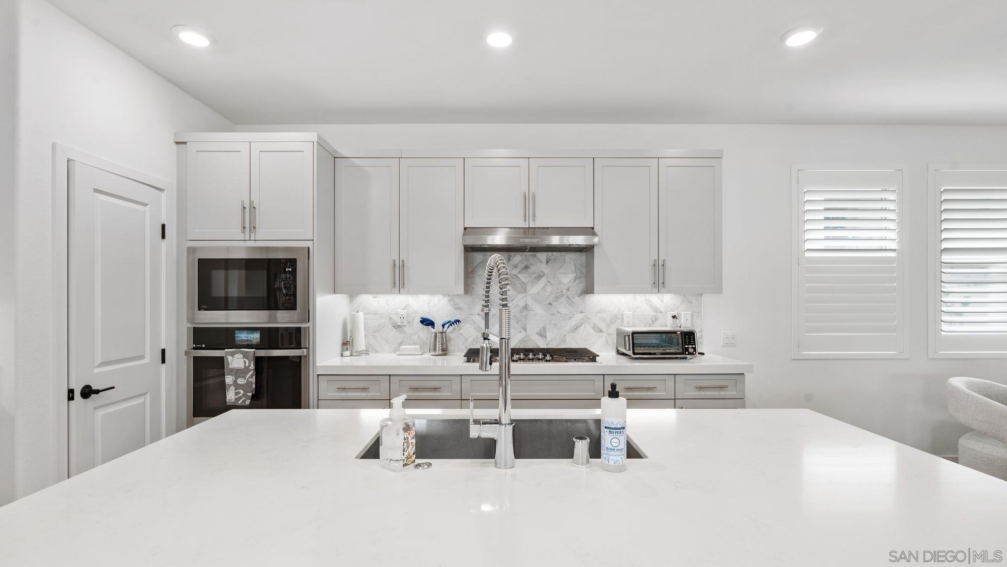 Detail Gallery Image 4 of 37 For 15681  Rennyson Way, San Diego,  CA 92127 - 4 Beds | 3/1 Baths