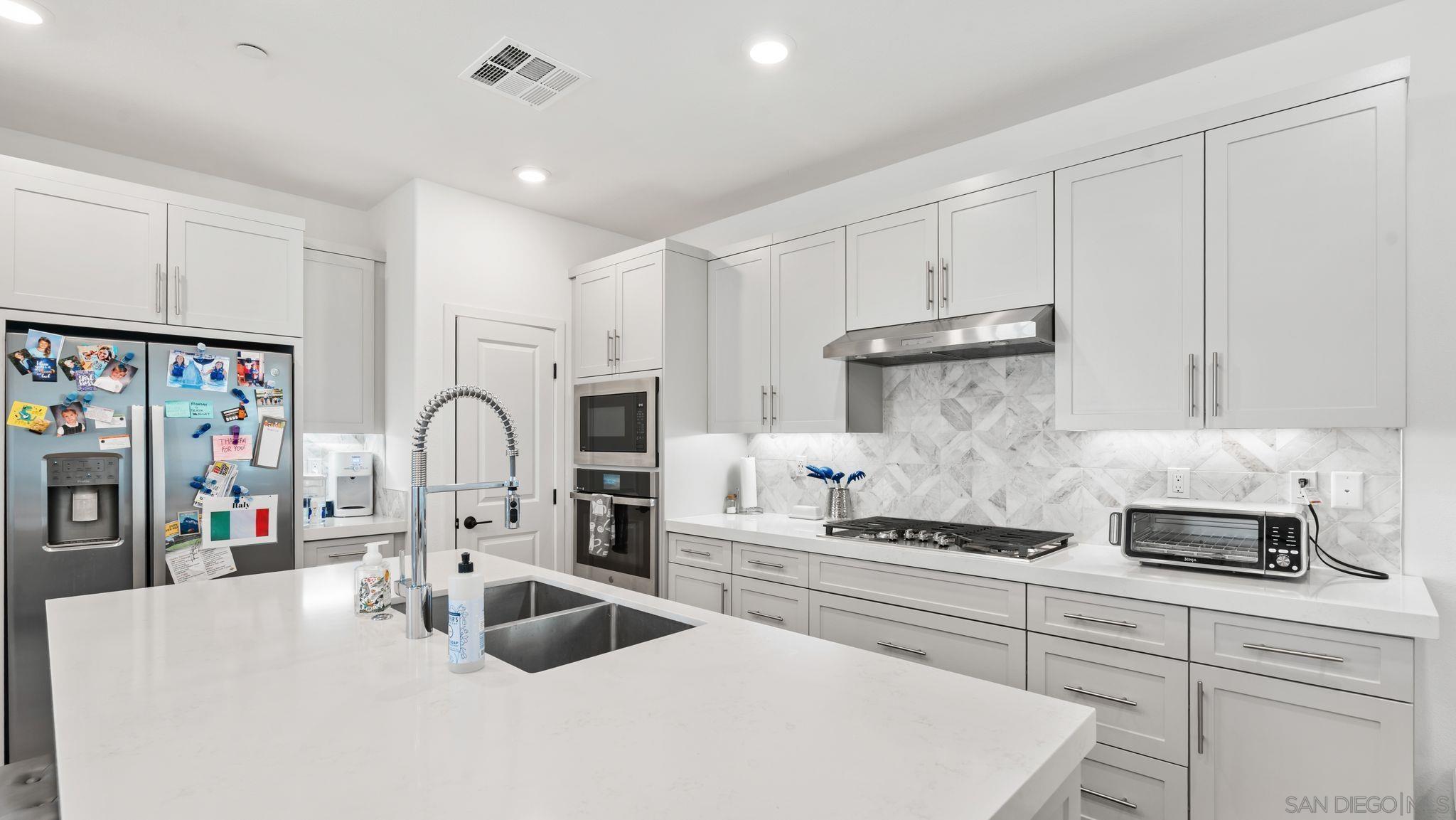 Detail Gallery Image 5 of 37 For 15681  Rennyson Way, San Diego,  CA 92127 - 4 Beds | 3/1 Baths