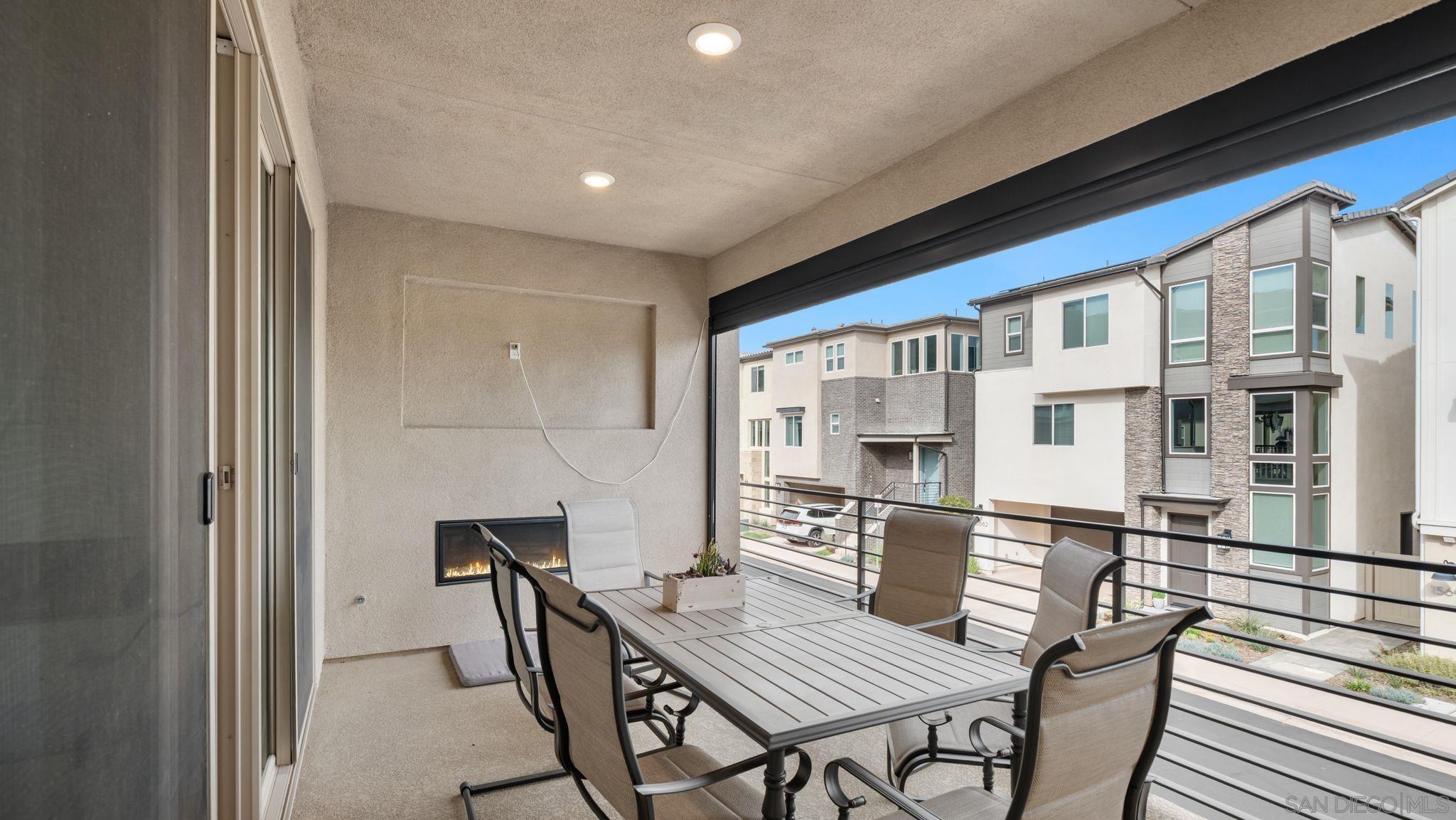 Detail Gallery Image 9 of 37 For 15681  Rennyson Way, San Diego,  CA 92127 - 4 Beds | 3/1 Baths