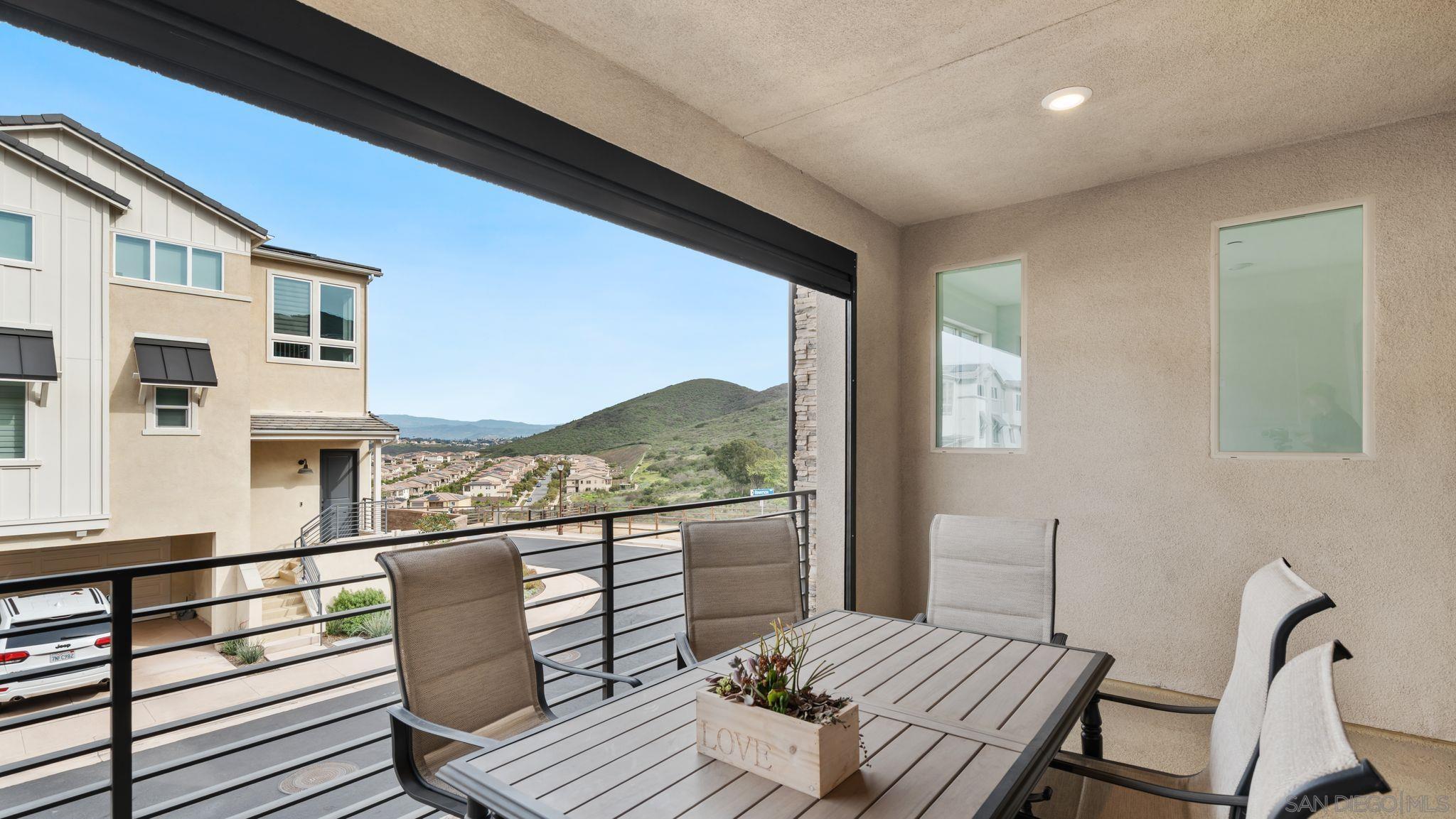 Detail Gallery Image 10 of 37 For 15681  Rennyson Way, San Diego,  CA 92127 - 4 Beds | 3/1 Baths