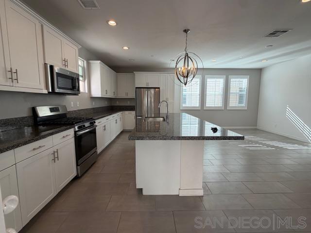 Detail Gallery Image 12 of 39 For 2275  Element Way  5, Chula Vista,  CA 91915 - 3 Beds | 2/1 Baths