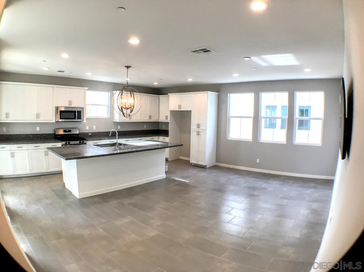 Detail Gallery Image 18 of 39 For 2275  Element Way  5, Chula Vista,  CA 91915 - 3 Beds | 2/1 Baths