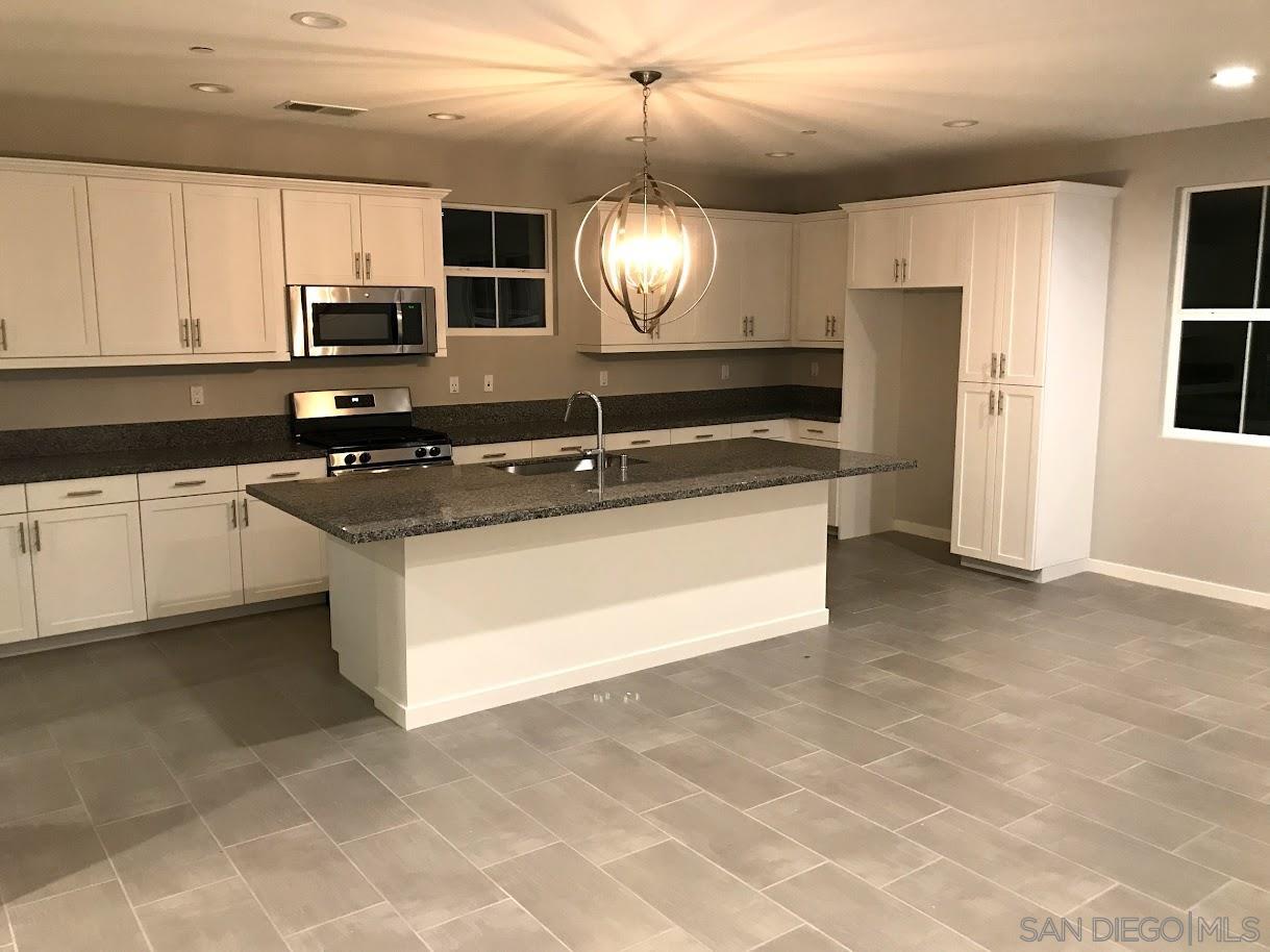 Detail Gallery Image 19 of 39 For 2275  Element Way  5, Chula Vista,  CA 91915 - 3 Beds | 2/1 Baths