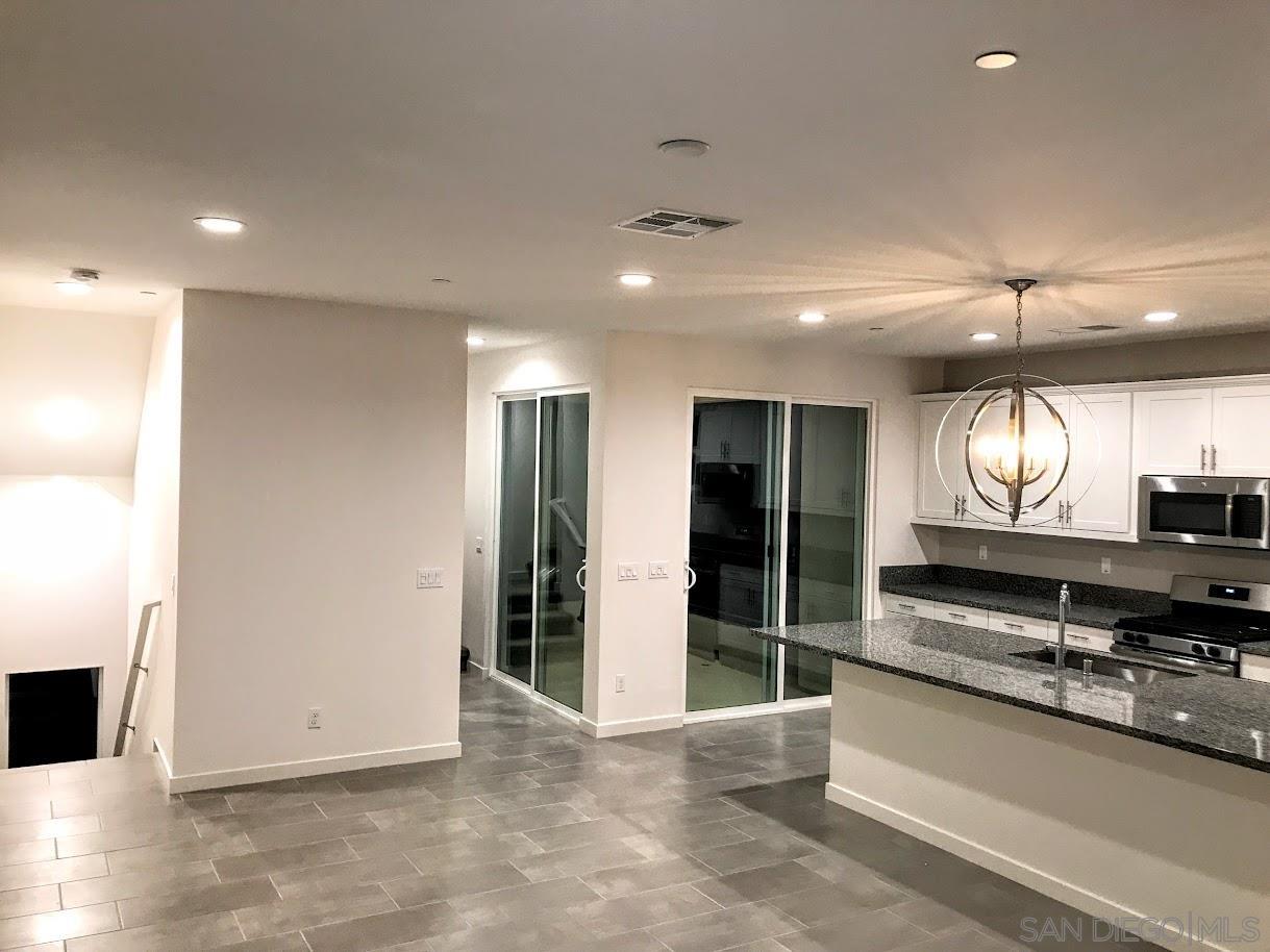 Detail Gallery Image 20 of 39 For 2275  Element Way  5, Chula Vista,  CA 91915 - 3 Beds | 2/1 Baths