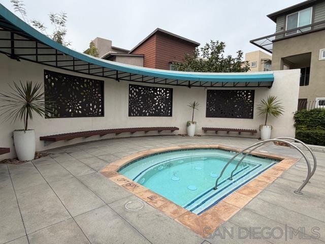 Detail Gallery Image 5 of 39 For 2275  Element Way  5, Chula Vista,  CA 91915 - 3 Beds | 2/1 Baths