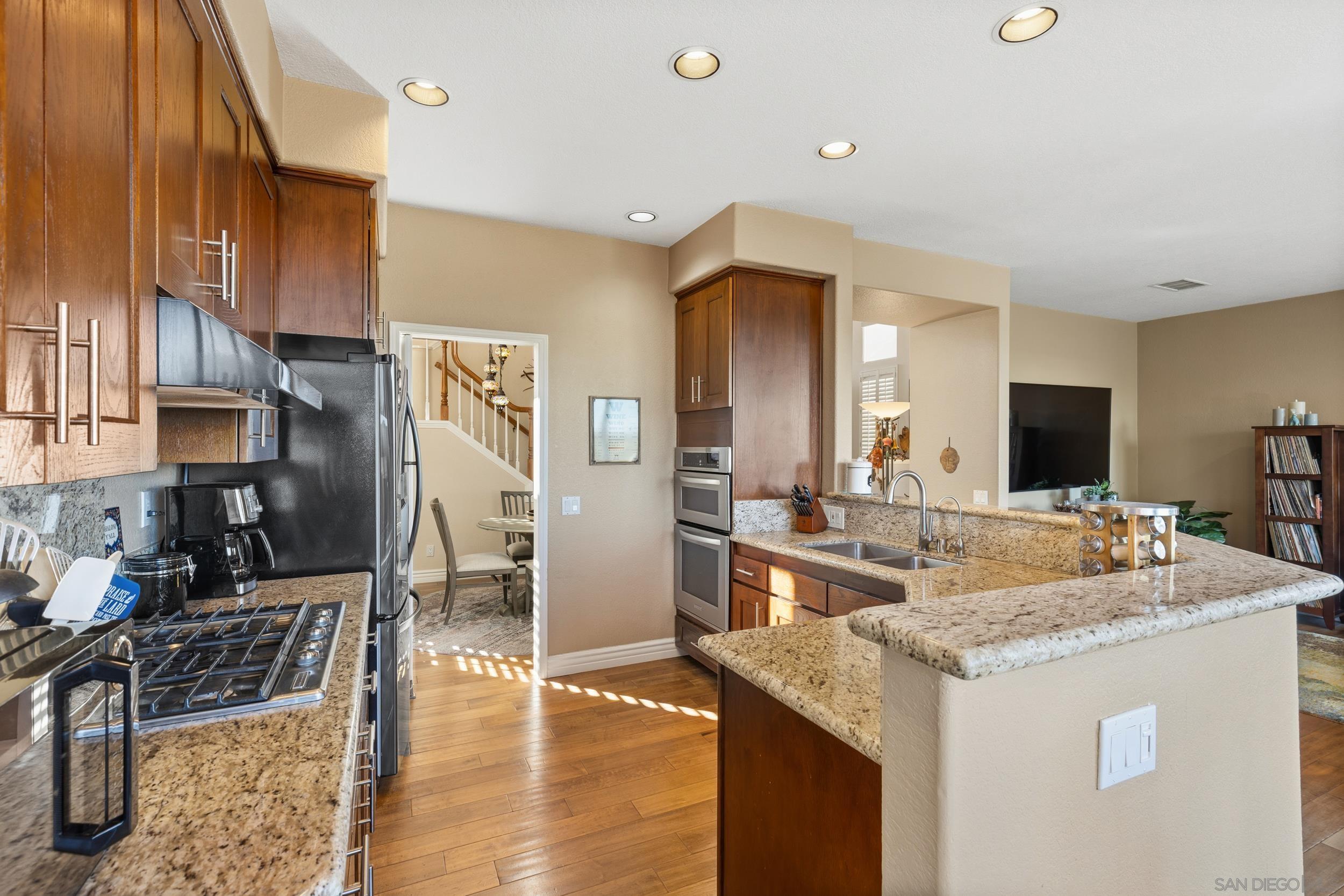 Detail Gallery Image 15 of 56 For 12676  Legacy Road, San Diego,  CA 92131 - 4 Beds | 3 Baths