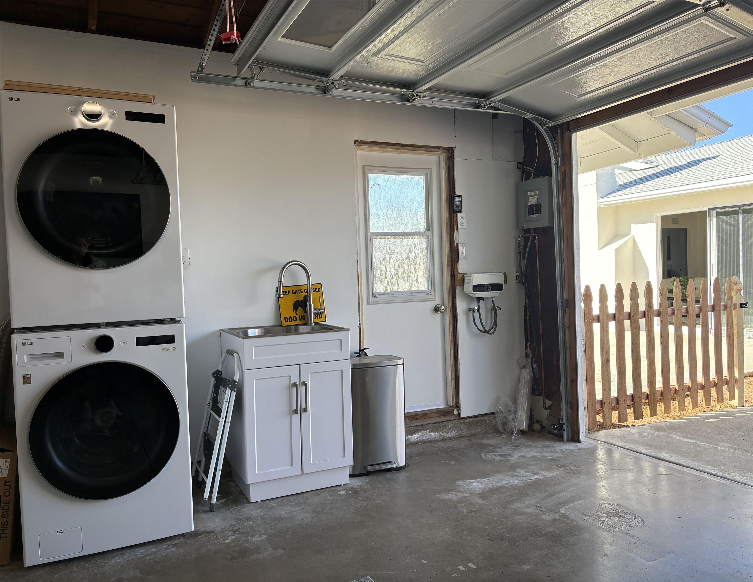 Detail Gallery Image 15 of 17 For 2949  Naugatuck Ave, San Diego,  CA 92117 - 3 Beds | 2 Baths