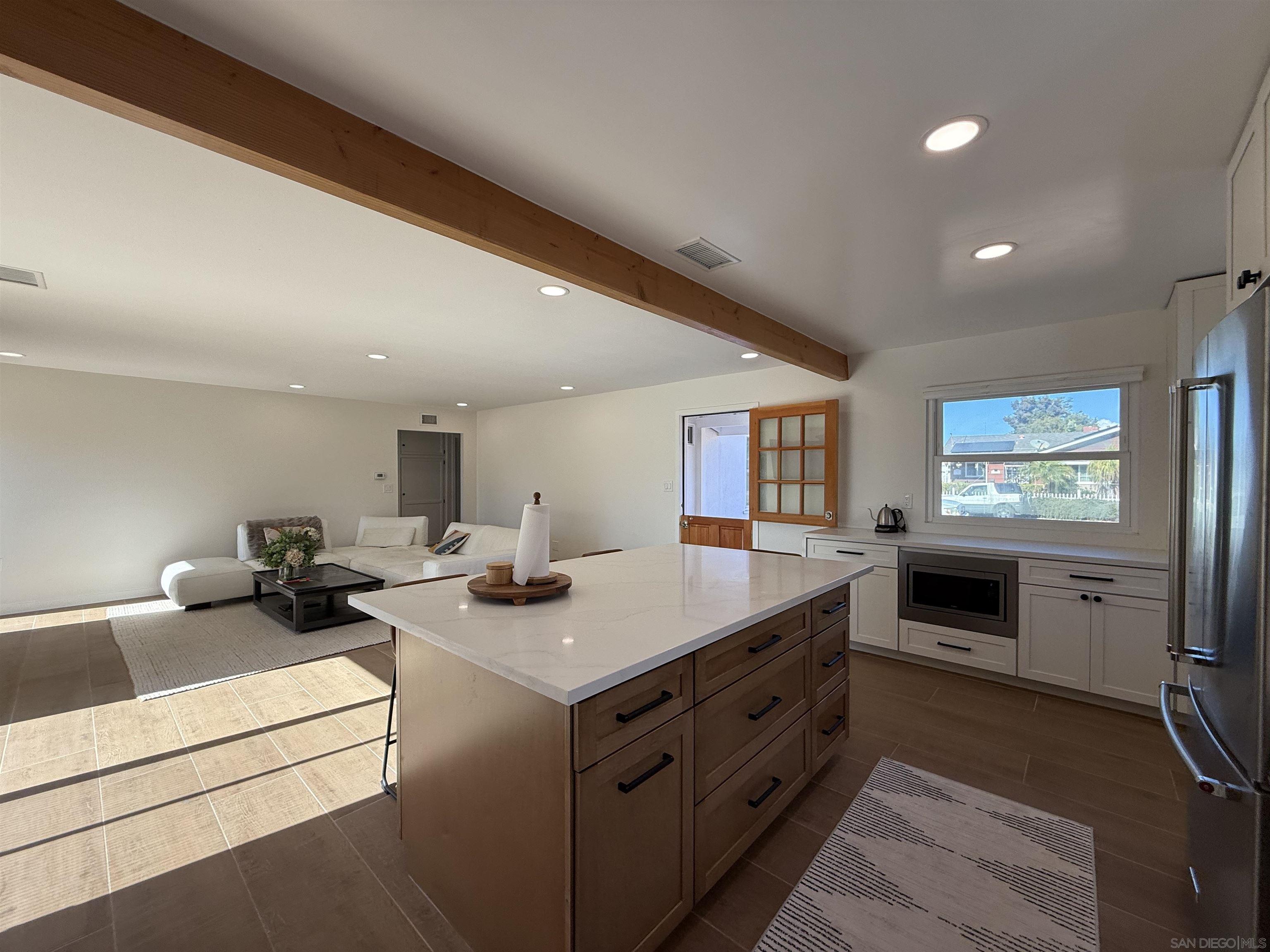 Detail Gallery Image 5 of 17 For 2949  Naugatuck Ave, San Diego,  CA 92117 - 3 Beds | 2 Baths