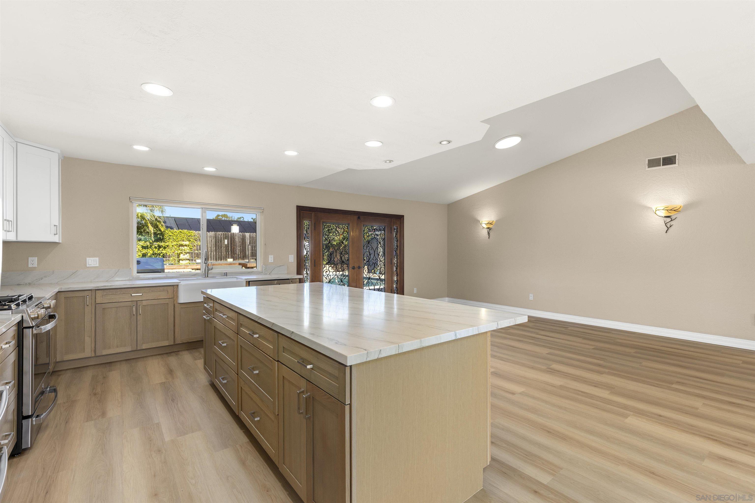 Detail Gallery Image 11 of 56 For 1510  Orangeview Dr  #1-2,  Encinitas,  CA 92024 - 5 Beds | 3 Baths