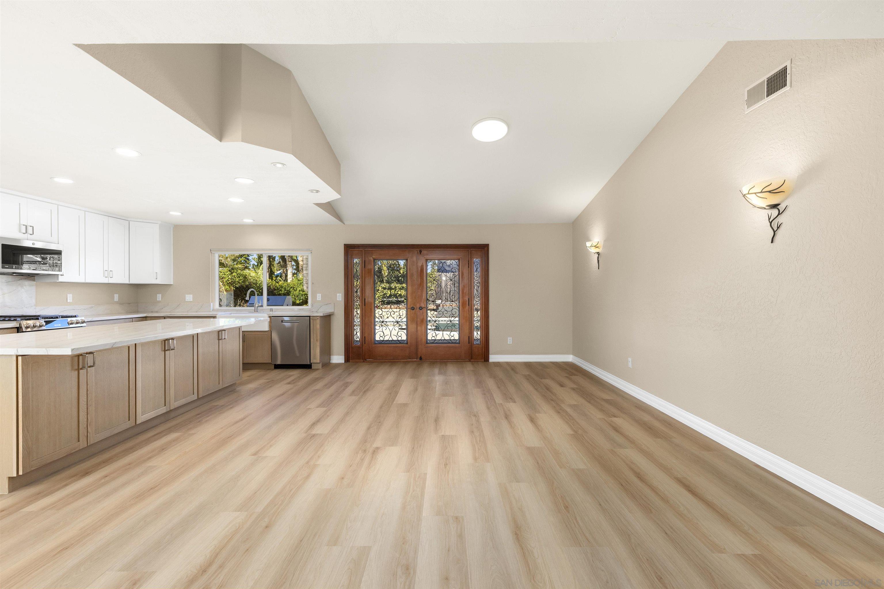 Detail Gallery Image 14 of 49 For 1510  Orangeview Dr  #1-2,  Encinitas,  CA 92024 - 5 Beds | 3 Baths