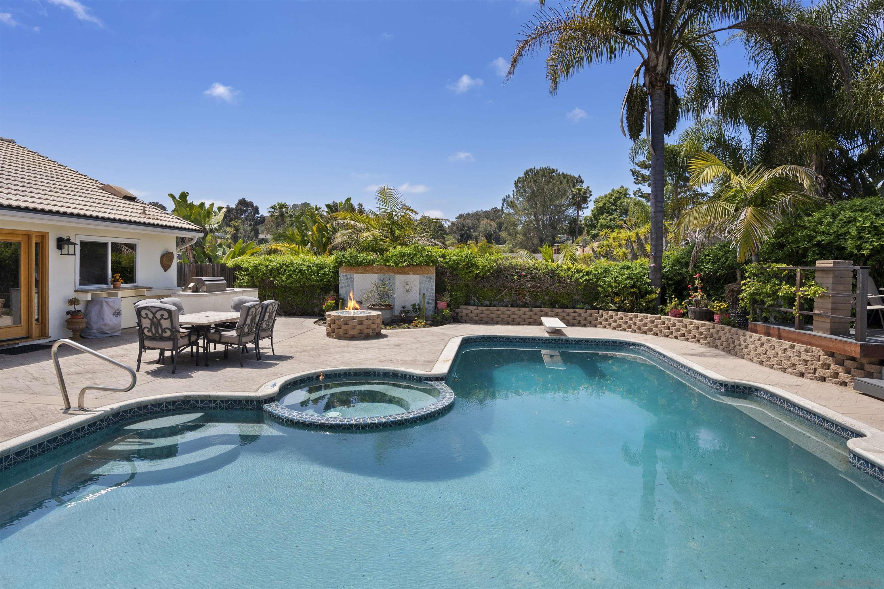 Detail Gallery Image 27 of 49 For 1510  Orangeview Dr  #1-2,  Encinitas,  CA 92024 - 5 Beds | 3 Baths