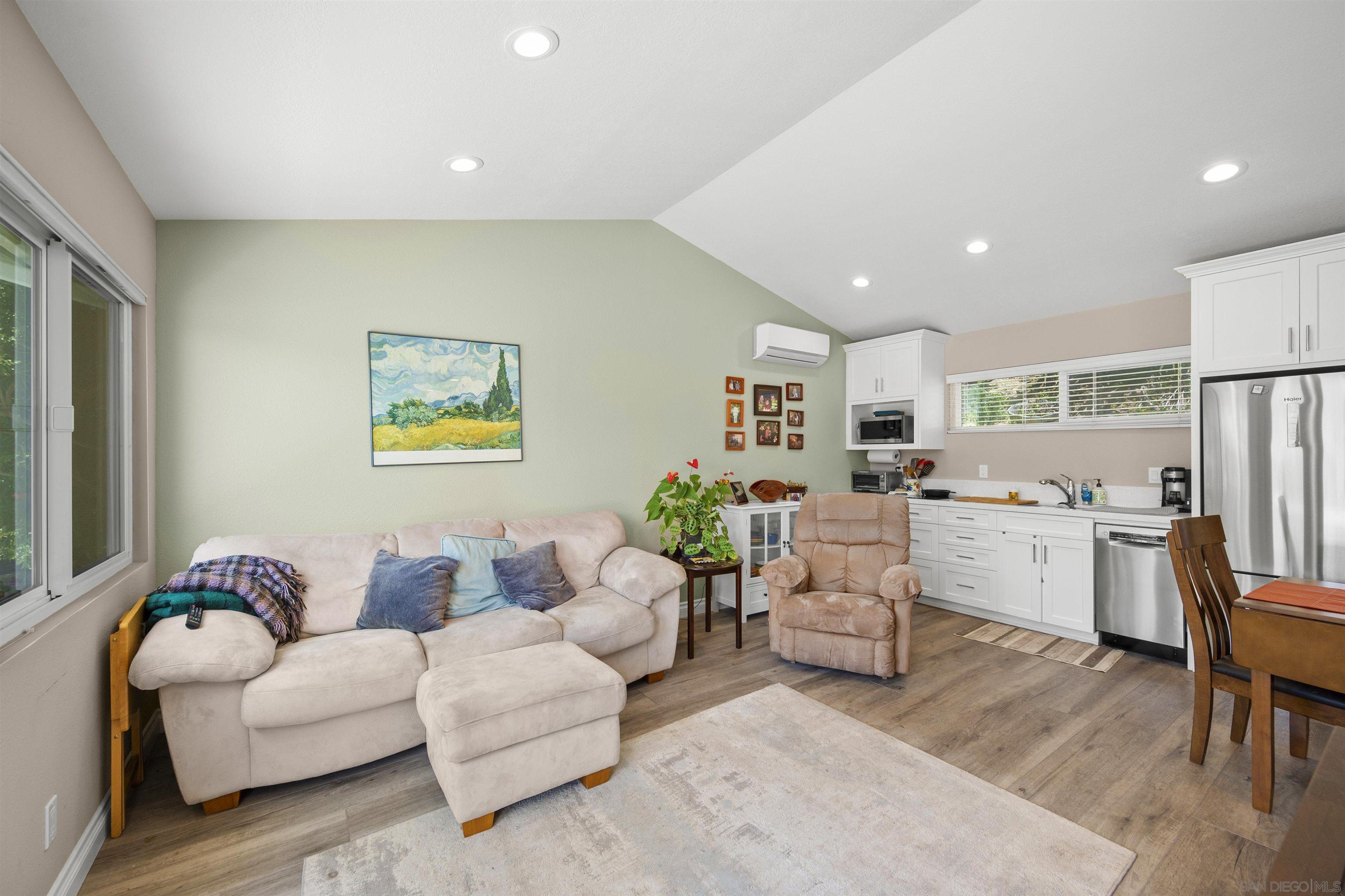 Detail Gallery Image 43 of 56 For 1510  Orangeview Dr  #1-2,  Encinitas,  CA 92024 - 5 Beds | 3 Baths