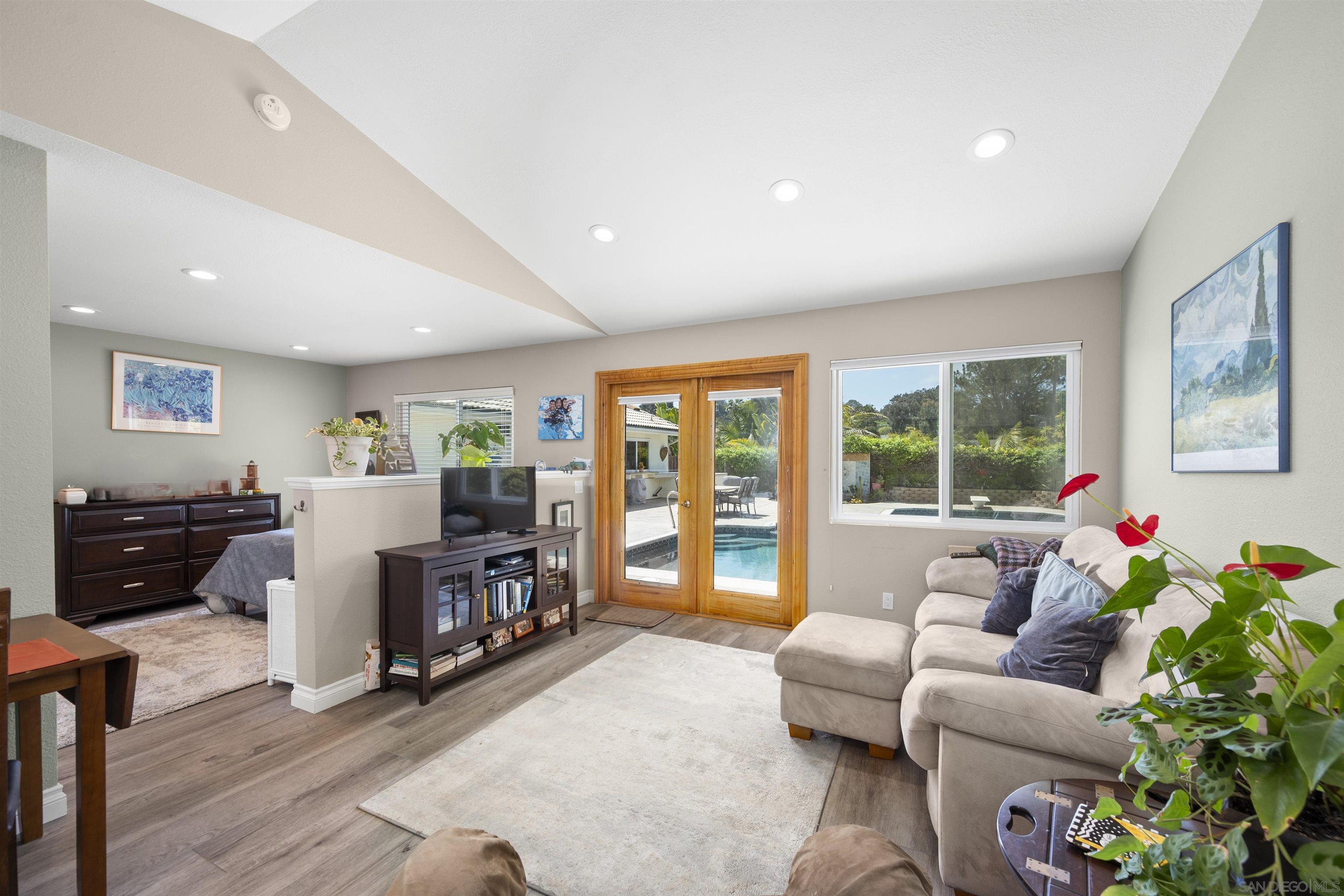 Detail Gallery Image 44 of 49 For 1510  Orangeview Dr  #1-2,  Encinitas,  CA 92024 - 5 Beds | 3 Baths