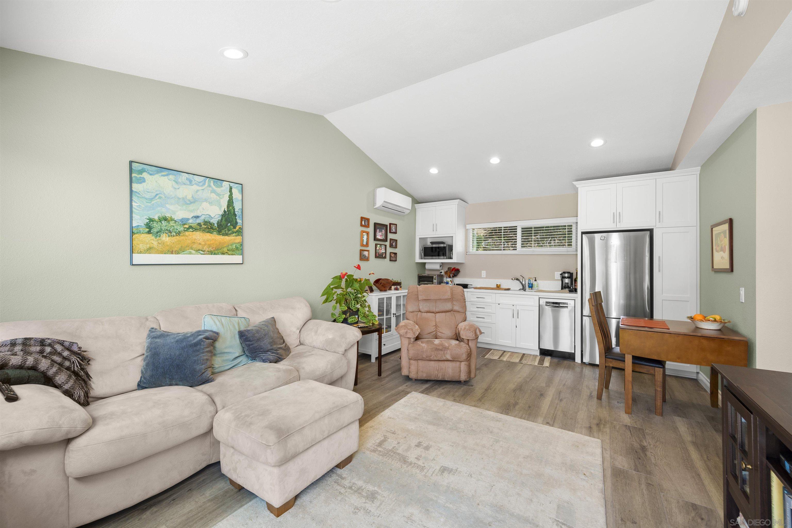 Detail Gallery Image 44 of 56 For 1510  Orangeview Dr  #1-2,  Encinitas,  CA 92024 - 5 Beds | 3 Baths