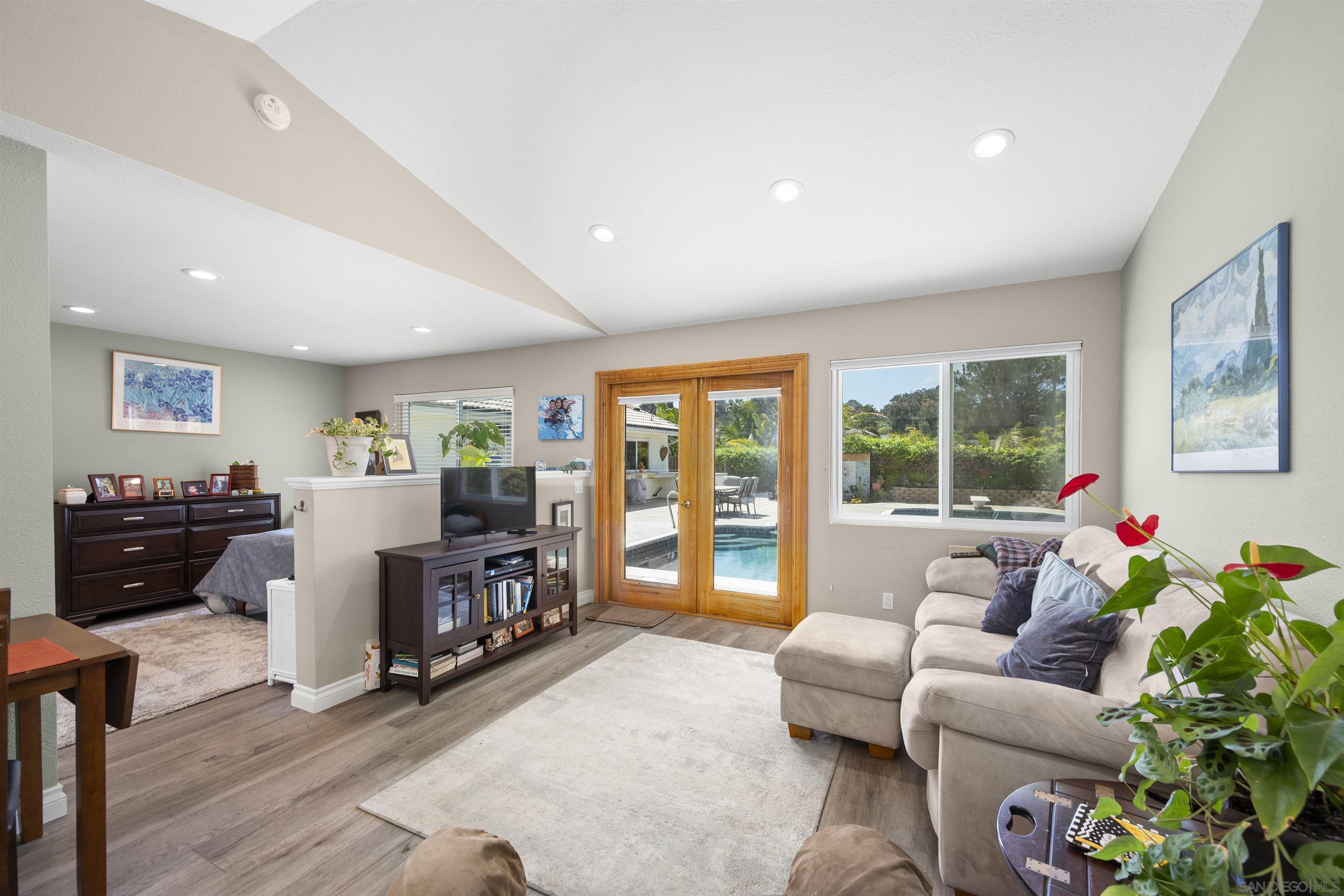 Detail Gallery Image 45 of 56 For 1510  Orangeview Dr  #1-2,  Encinitas,  CA 92024 - 5 Beds | 3 Baths