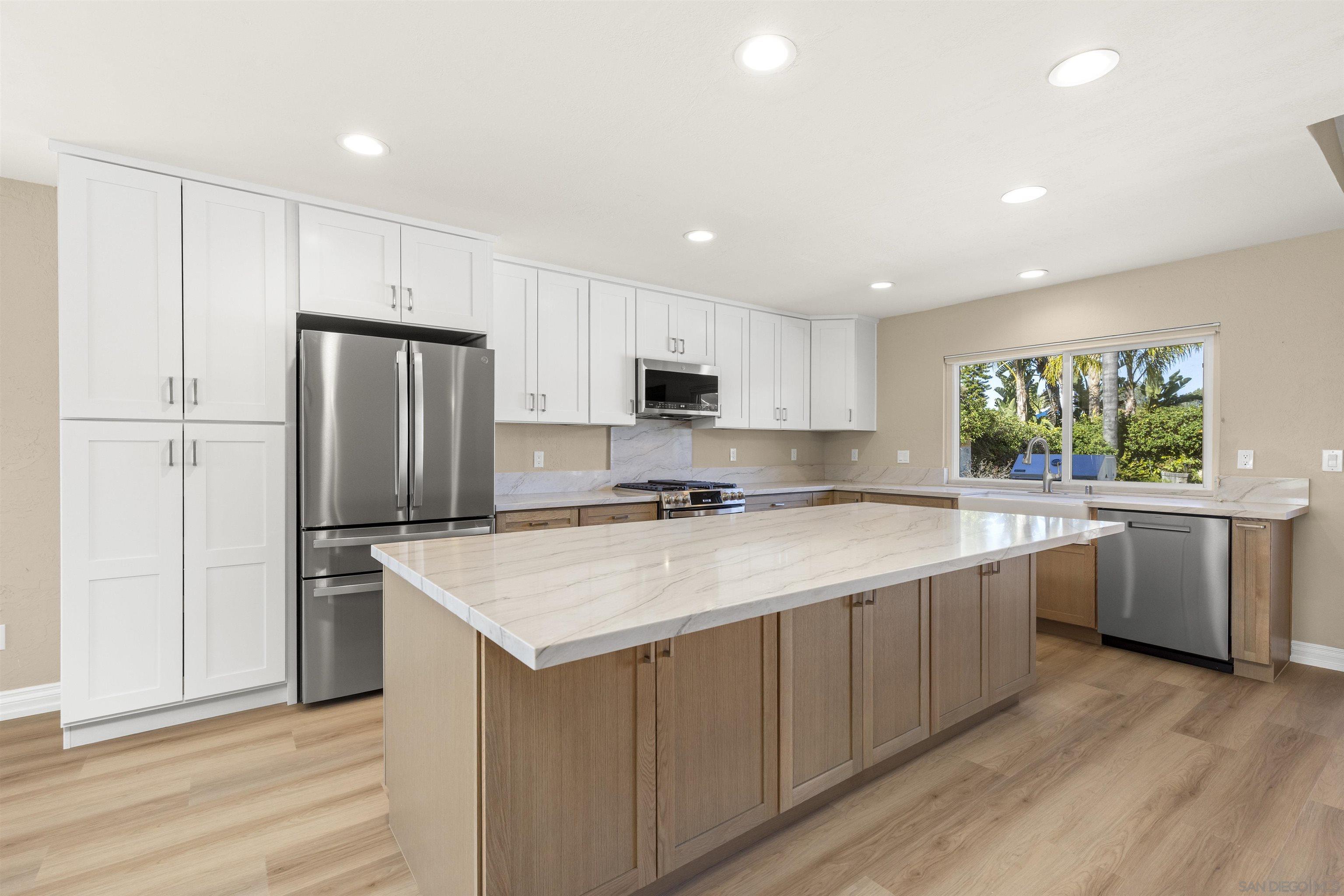 Detail Gallery Image 9 of 56 For 1510  Orangeview Dr  #1-2,  Encinitas,  CA 92024 - 5 Beds | 3 Baths