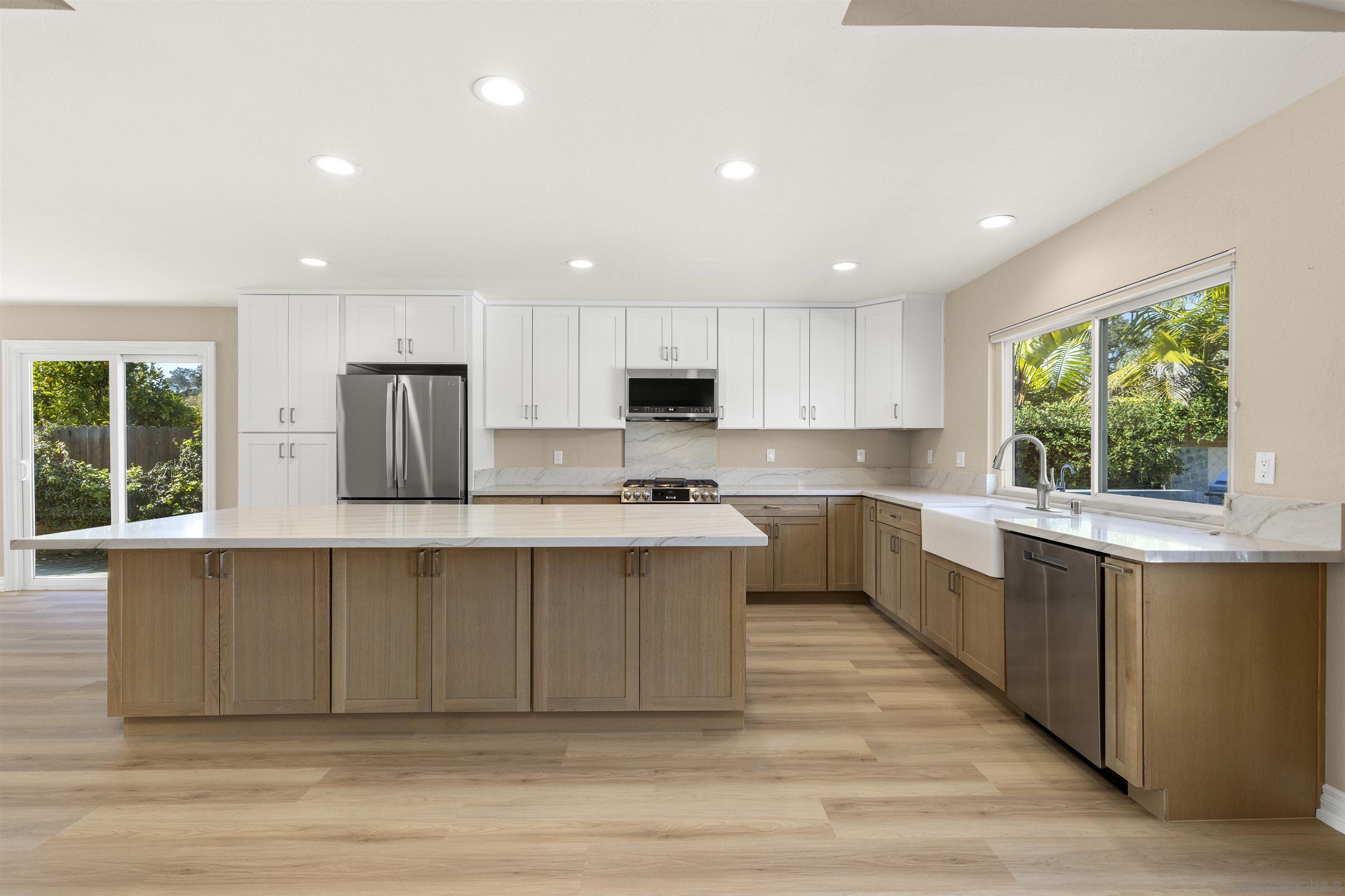 Detail Gallery Image 10 of 49 For 1510  Orangeview Dr  #1-2,  Encinitas,  CA 92024 - 5 Beds | 3 Baths