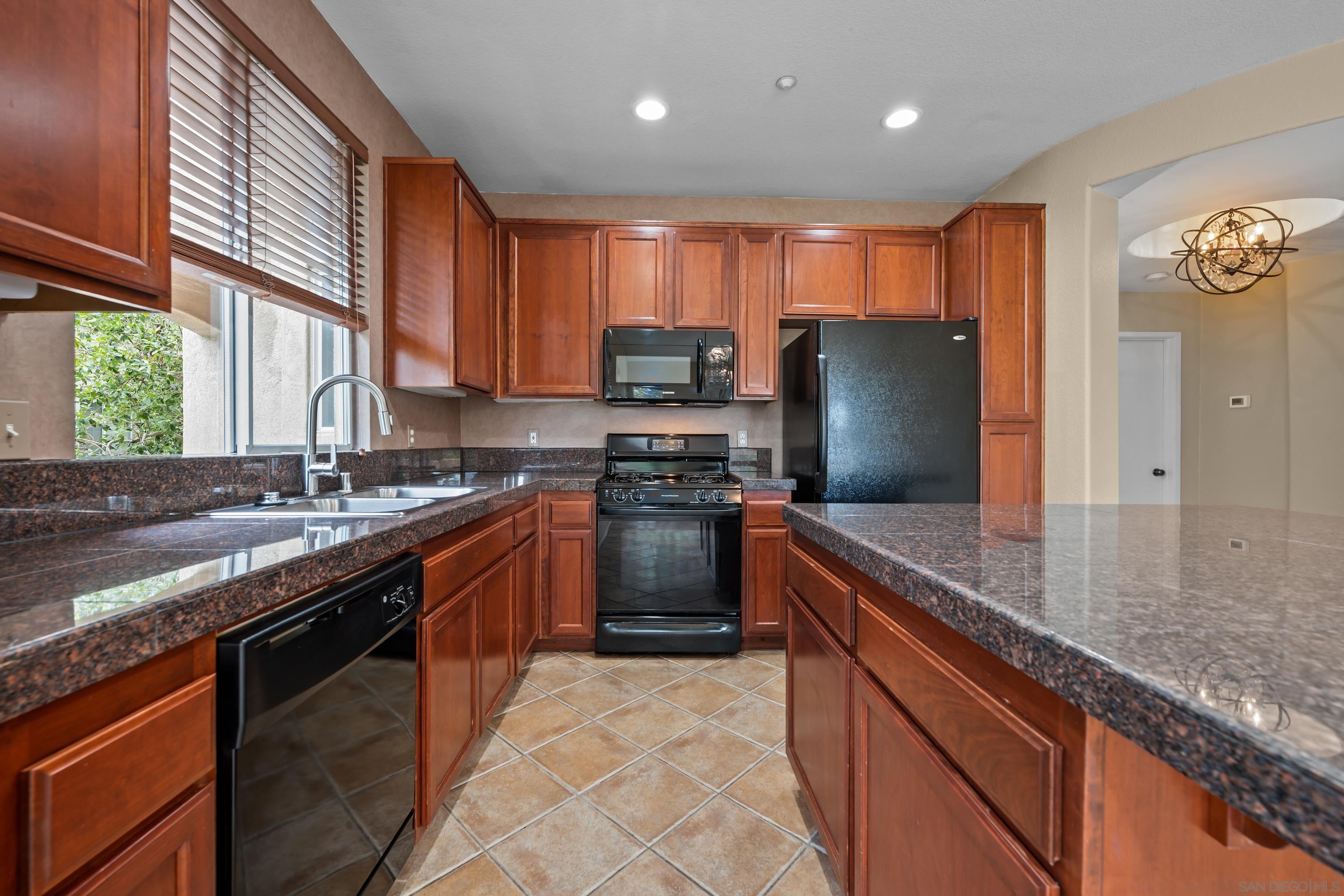 Detail Gallery Image 11 of 34 For 3267  Dehesa Rd  #69,  El Cajon,  CA 92019 - 3 Beds | 2/1 Baths