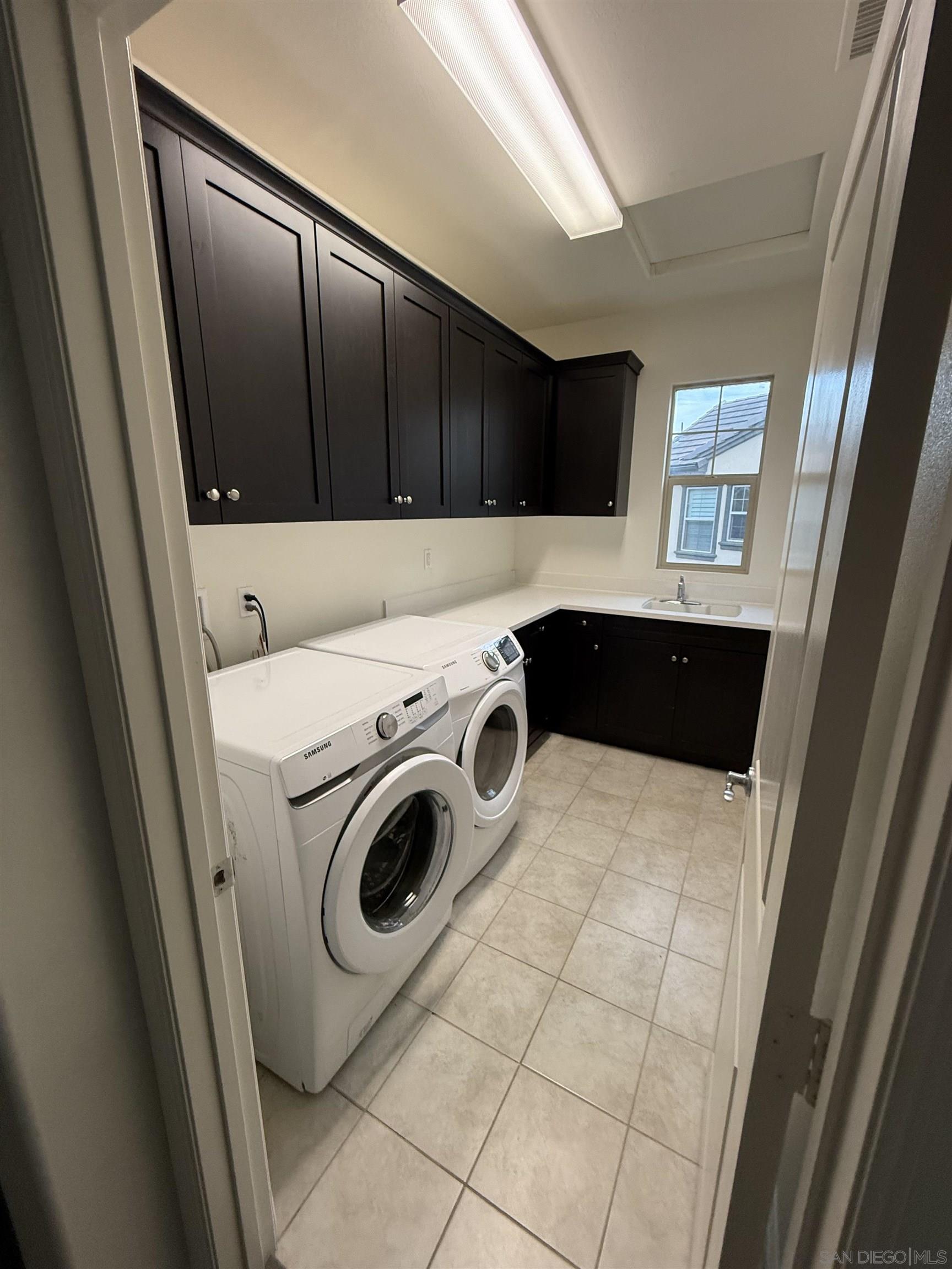 Detail Gallery Image 11 of 19 For 6443  Autumn Gold, San Diego,  CA 92130 - 5 Beds | 3/1 Baths