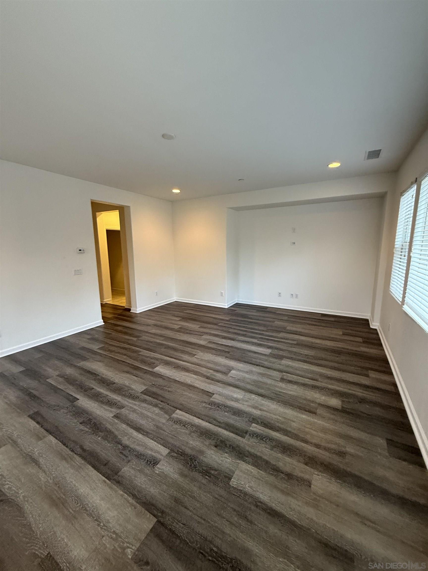 Detail Gallery Image 12 of 19 For 6443  Autumn Gold, San Diego,  CA 92130 - 5 Beds | 3/1 Baths