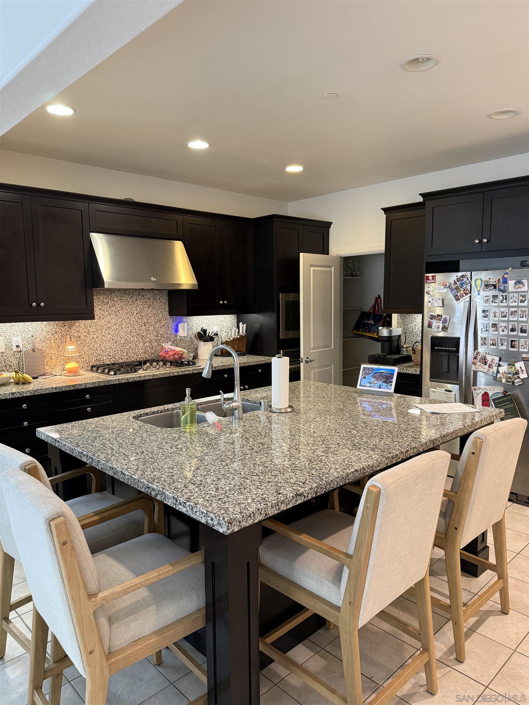 Detail Gallery Image 4 of 19 For 6443  Autumn Gold, San Diego,  CA 92130 - 5 Beds | 3/1 Baths