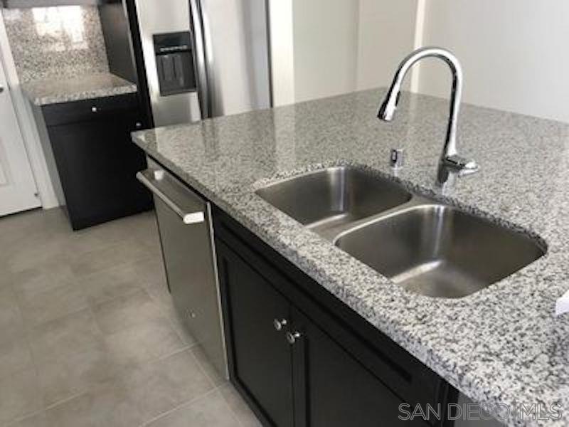 Detail Gallery Image 5 of 19 For 6443  Autumn Gold, San Diego,  CA 92130 - 5 Beds | 3/1 Baths