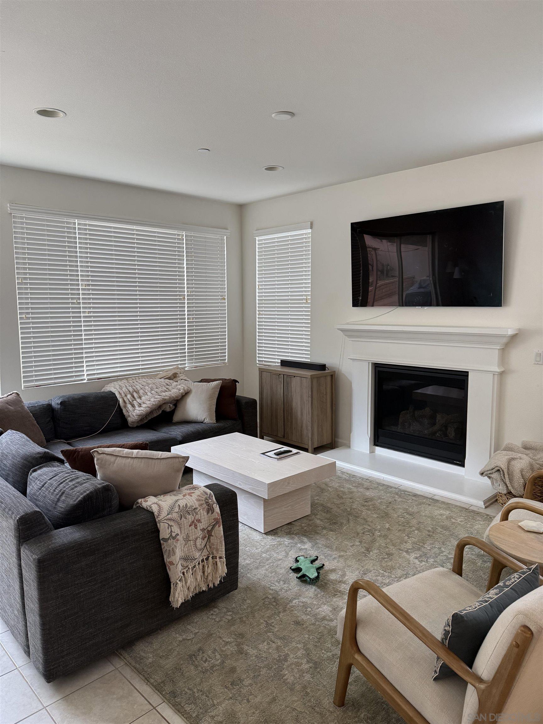 Detail Gallery Image 6 of 19 For 6443  Autumn Gold, San Diego,  CA 92130 - 5 Beds | 3/1 Baths