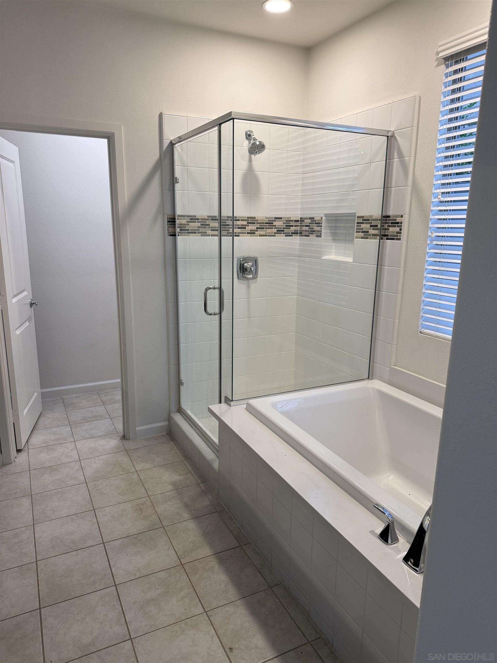 Detail Gallery Image 7 of 19 For 6443  Autumn Gold, San Diego,  CA 92130 - 5 Beds | 3/1 Baths