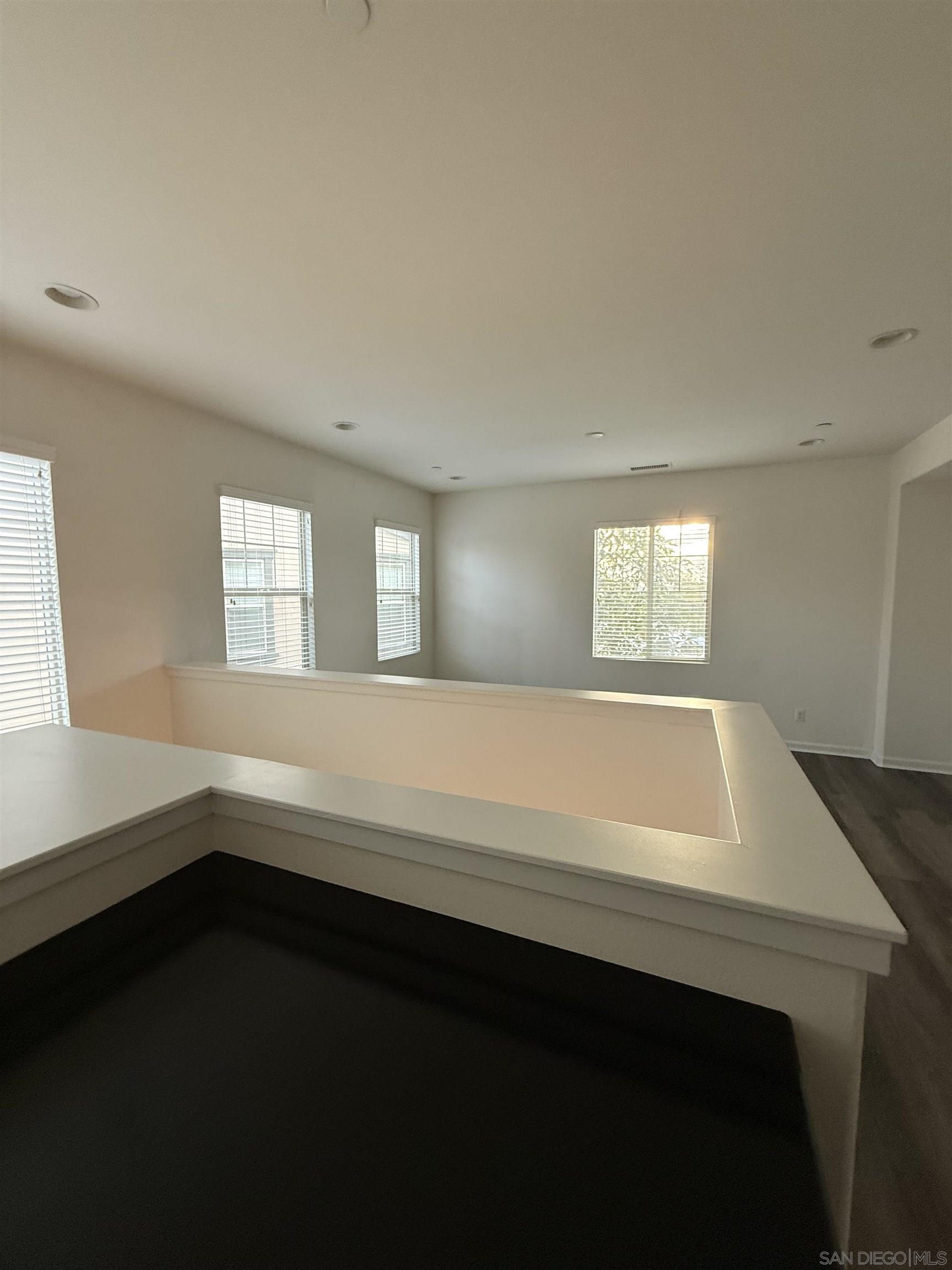 Detail Gallery Image 9 of 19 For 6443  Autumn Gold, San Diego,  CA 92130 - 5 Beds | 3/1 Baths