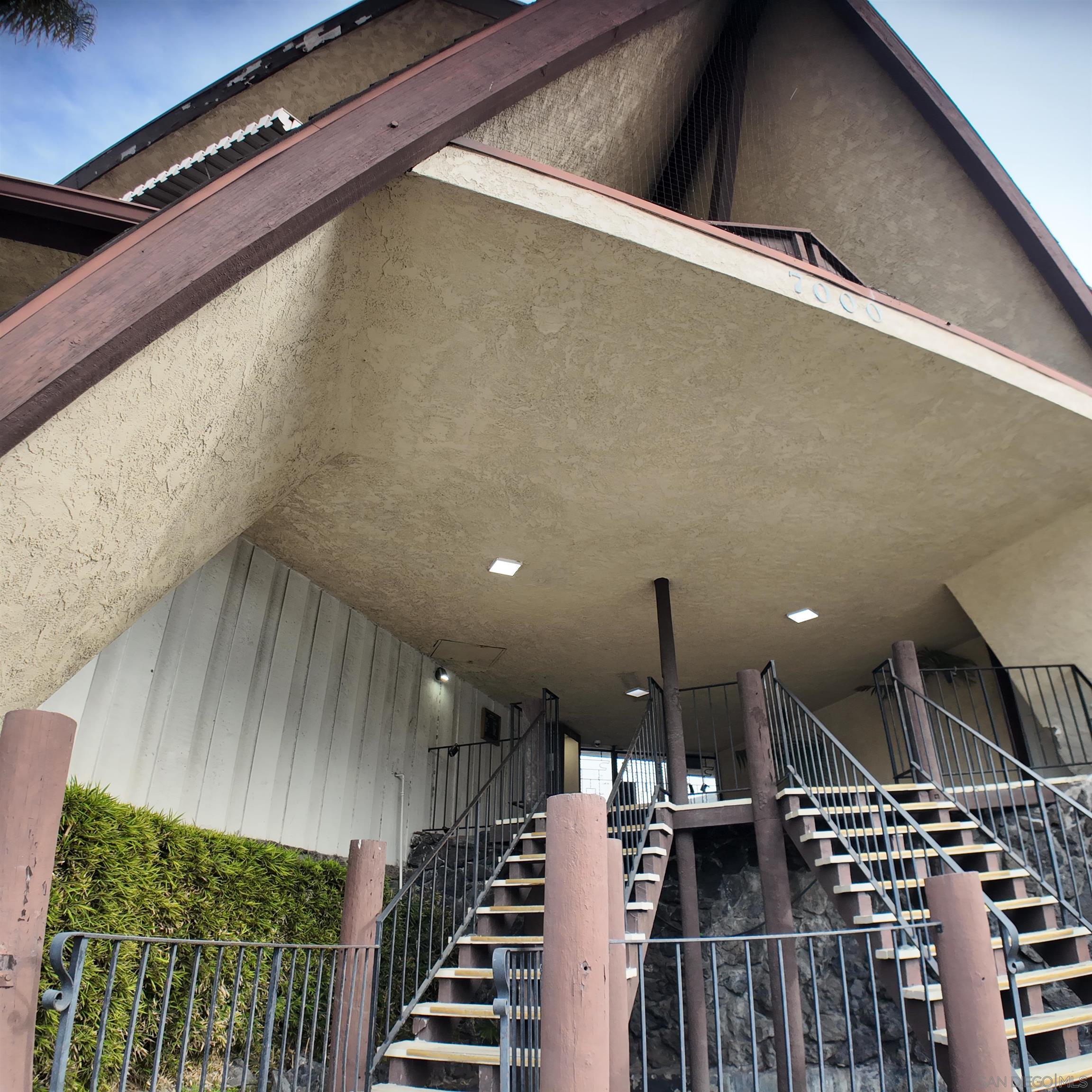 Detail Gallery Image 2 of 16 For 7000 S La Cienega Blvd  #29,  Inglewood,  CA 90302 - 2 Beds | 1/1 Baths