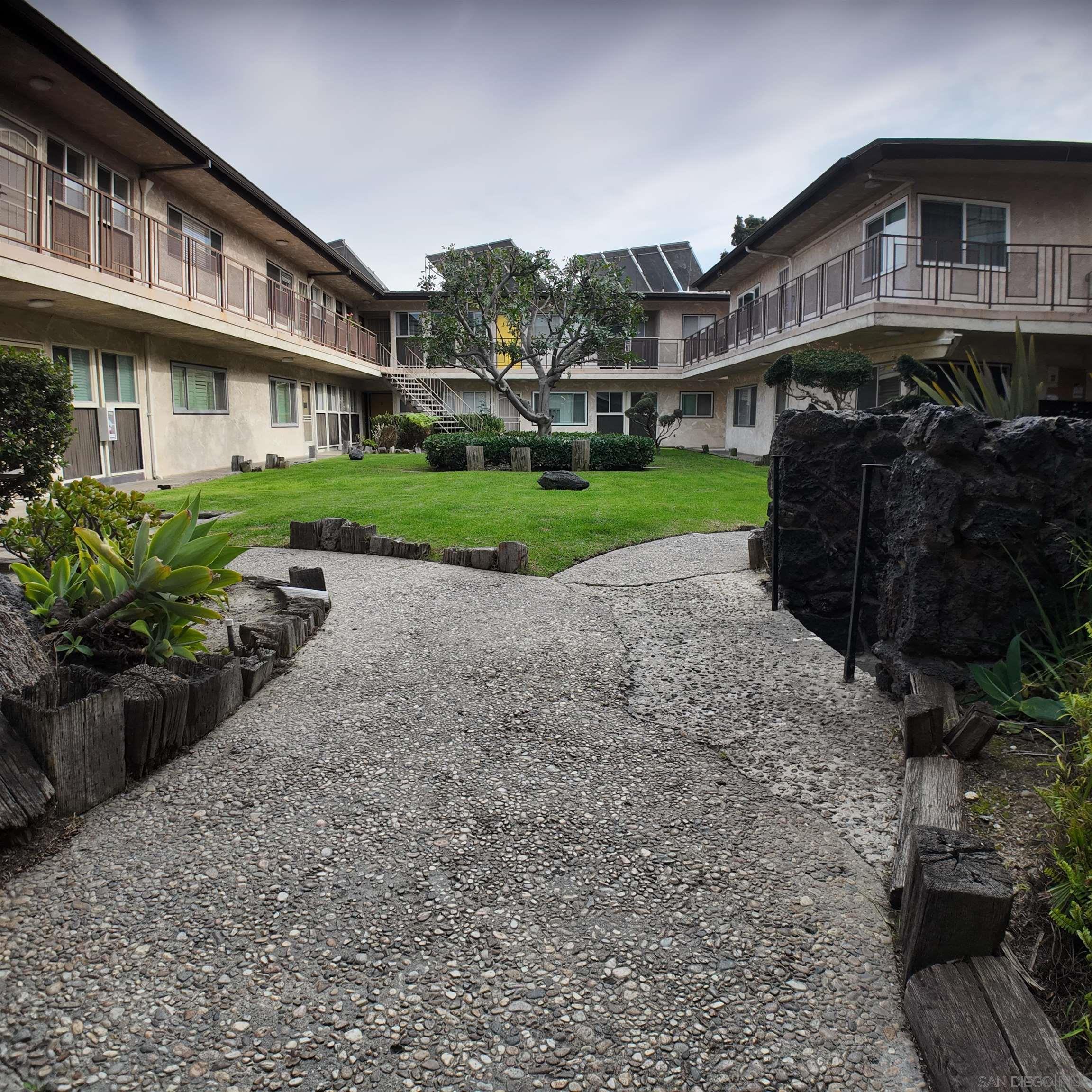 Detail Gallery Image 4 of 16 For 7000 S La Cienega Blvd  #29,  Inglewood,  CA 90302 - 2 Beds | 1/1 Baths