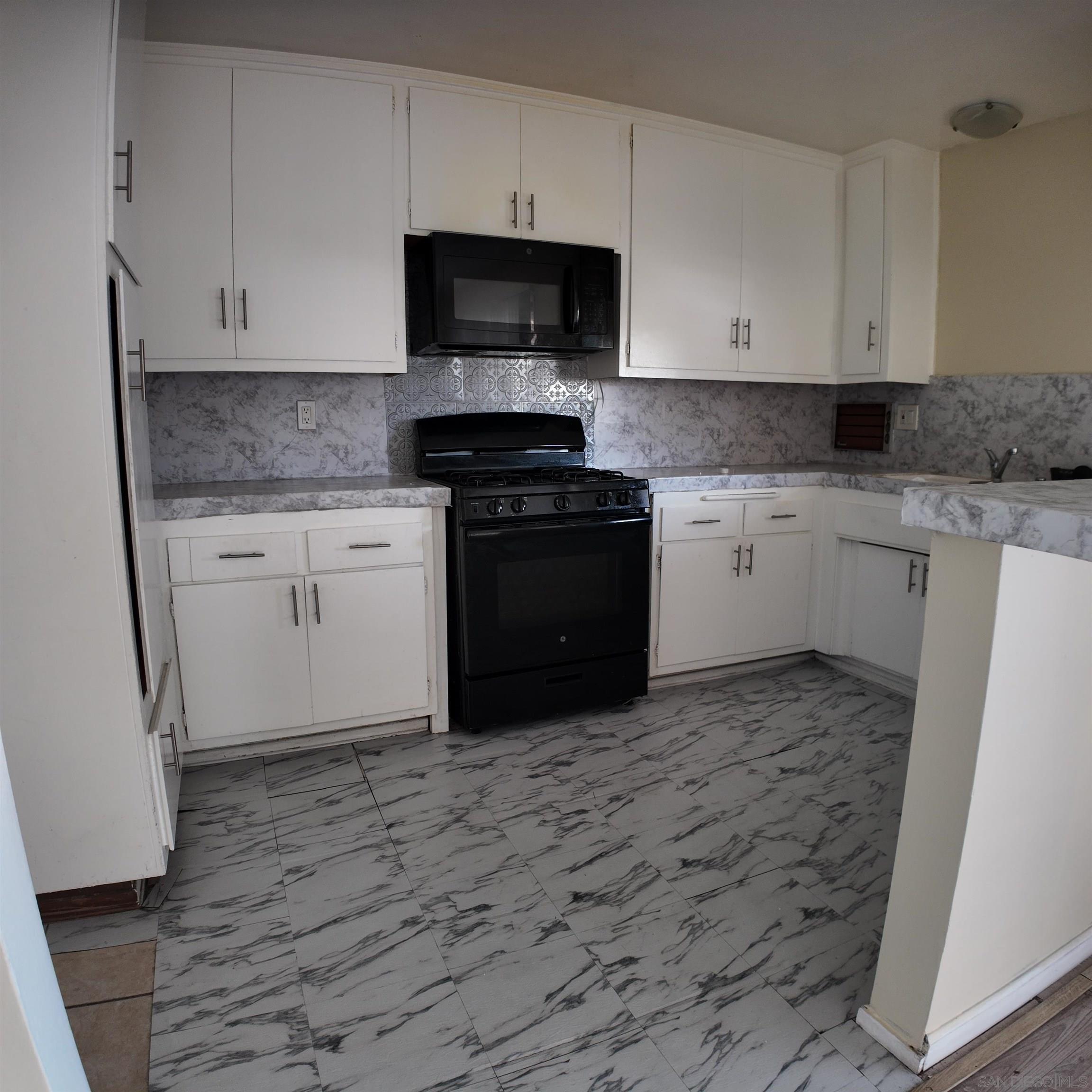 Detail Gallery Image 9 of 16 For 7000 S La Cienega Blvd  #29,  Inglewood,  CA 90302 - 2 Beds | 1/1 Baths