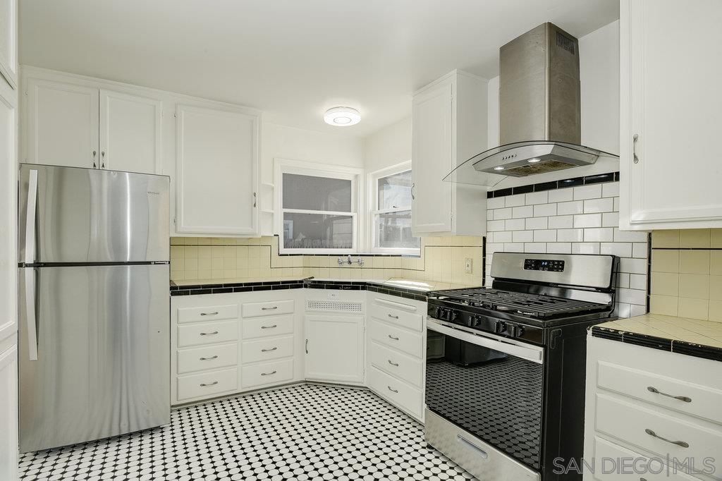 Detail Gallery Image 9 of 32 For 4518  52nd Street, San Diego,  CA 92115 - 3 Beds | 2 Baths