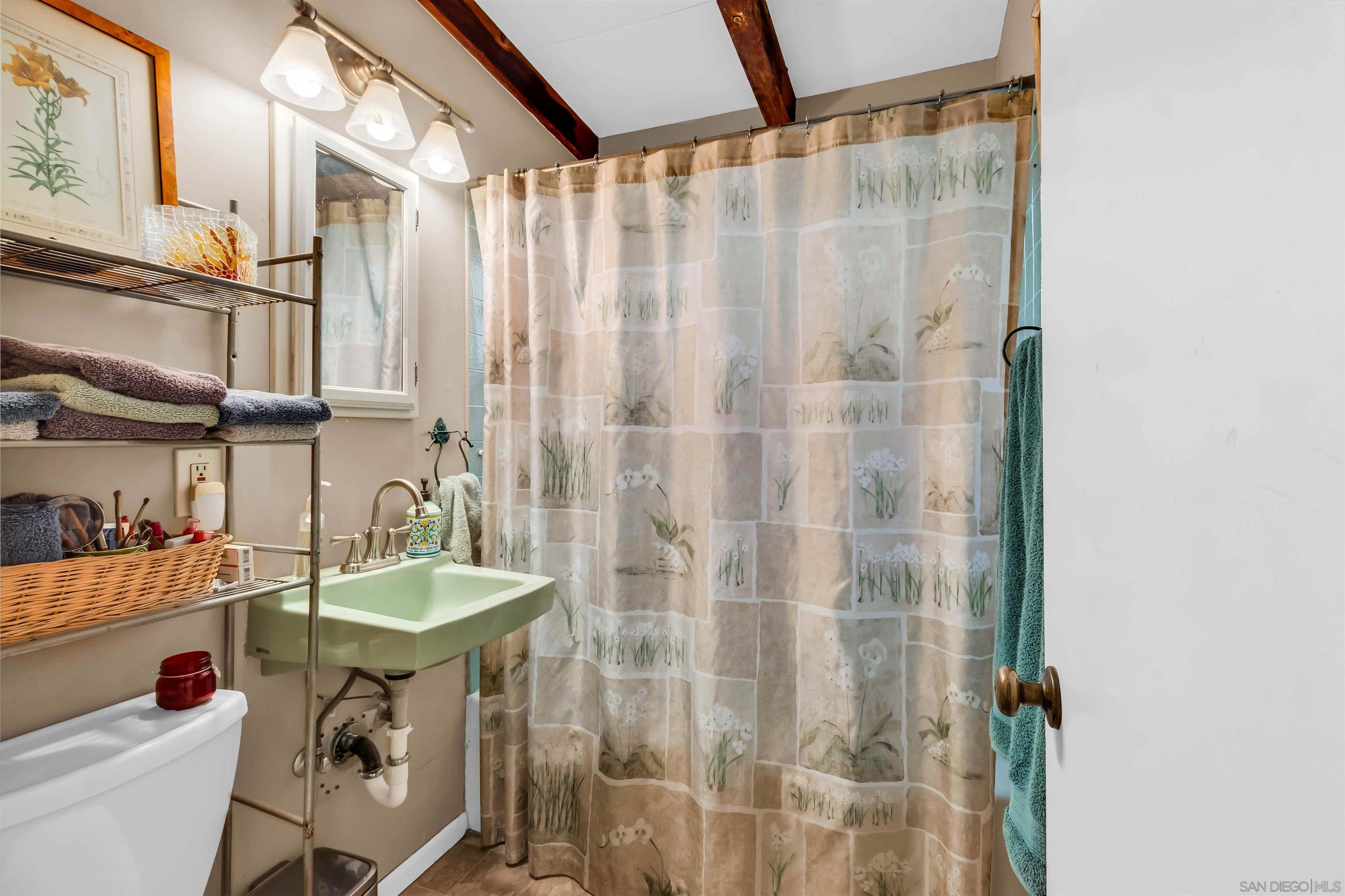 Detail Gallery Image 12 of 35 For 5209  Benton Pl, San Diego,  CA 92116 - 3 Beds | 2 Baths