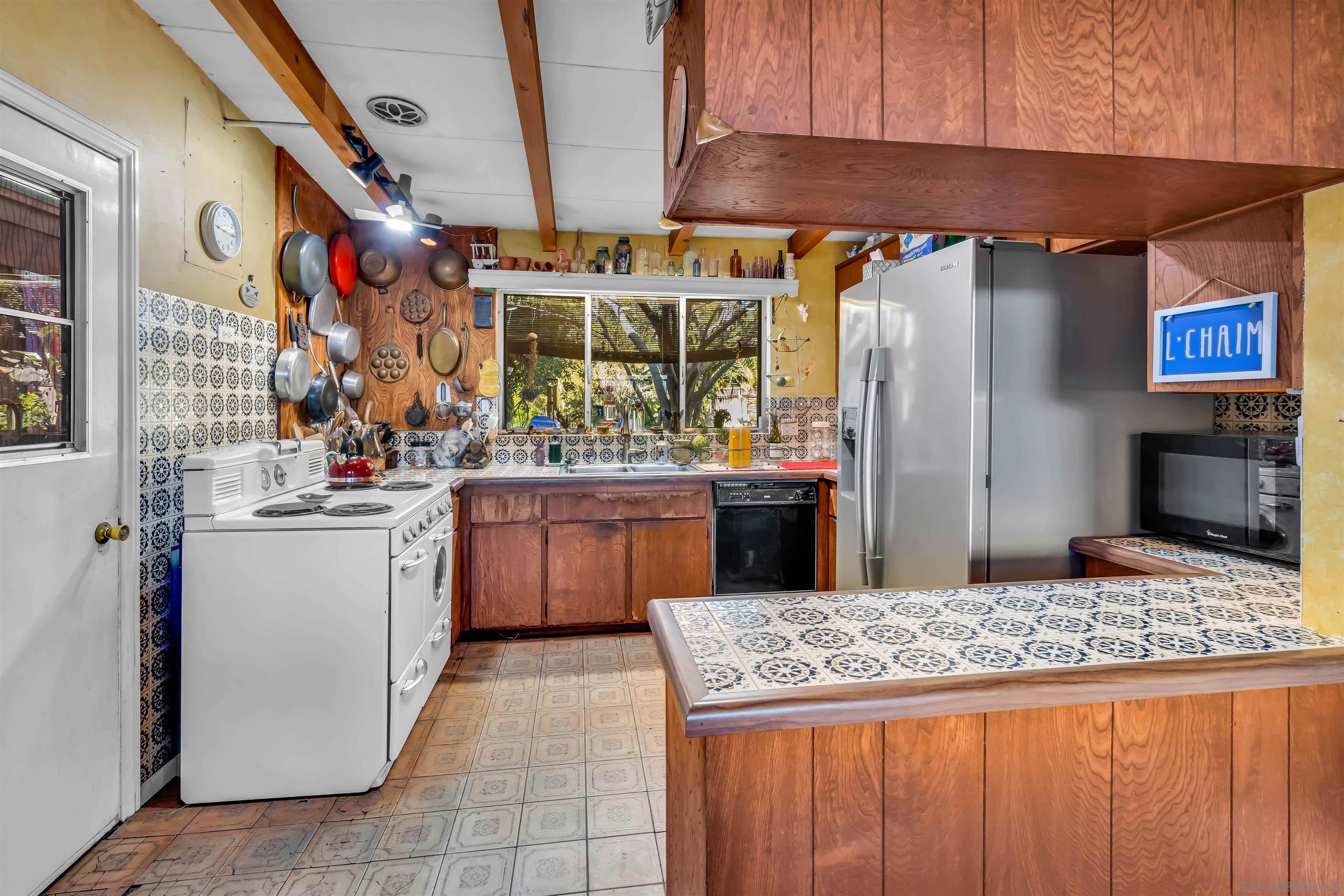 Detail Gallery Image 5 of 35 For 5209  Benton Pl, San Diego,  CA 92116 - 3 Beds | 2 Baths
