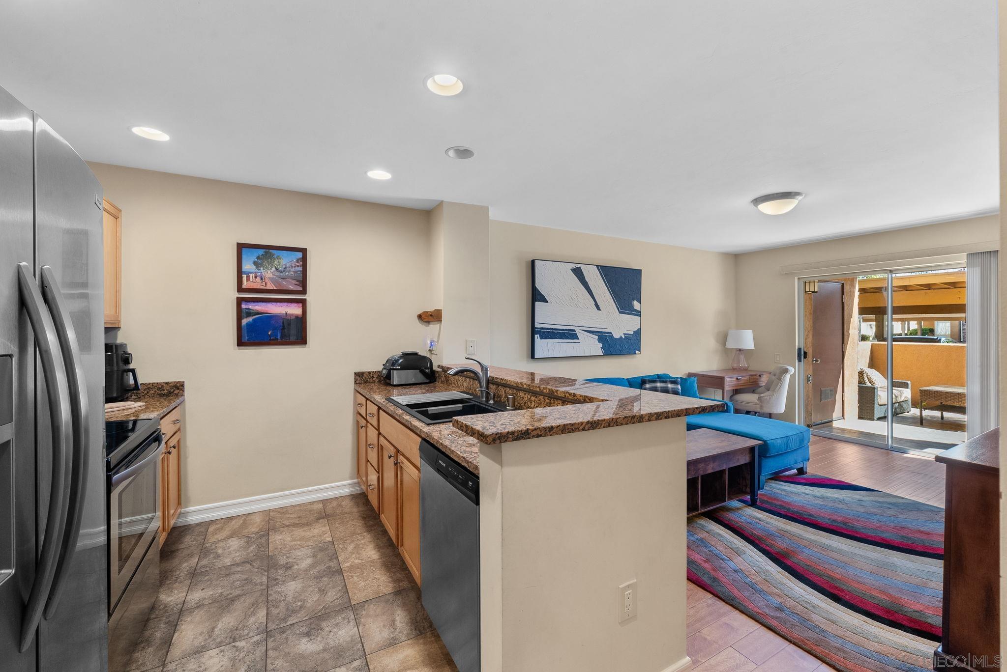 Detail Gallery Image 6 of 21 For 15273  Maturin Dr 28, San Diego,  CA 92127 - 1 Beds | 1 Baths