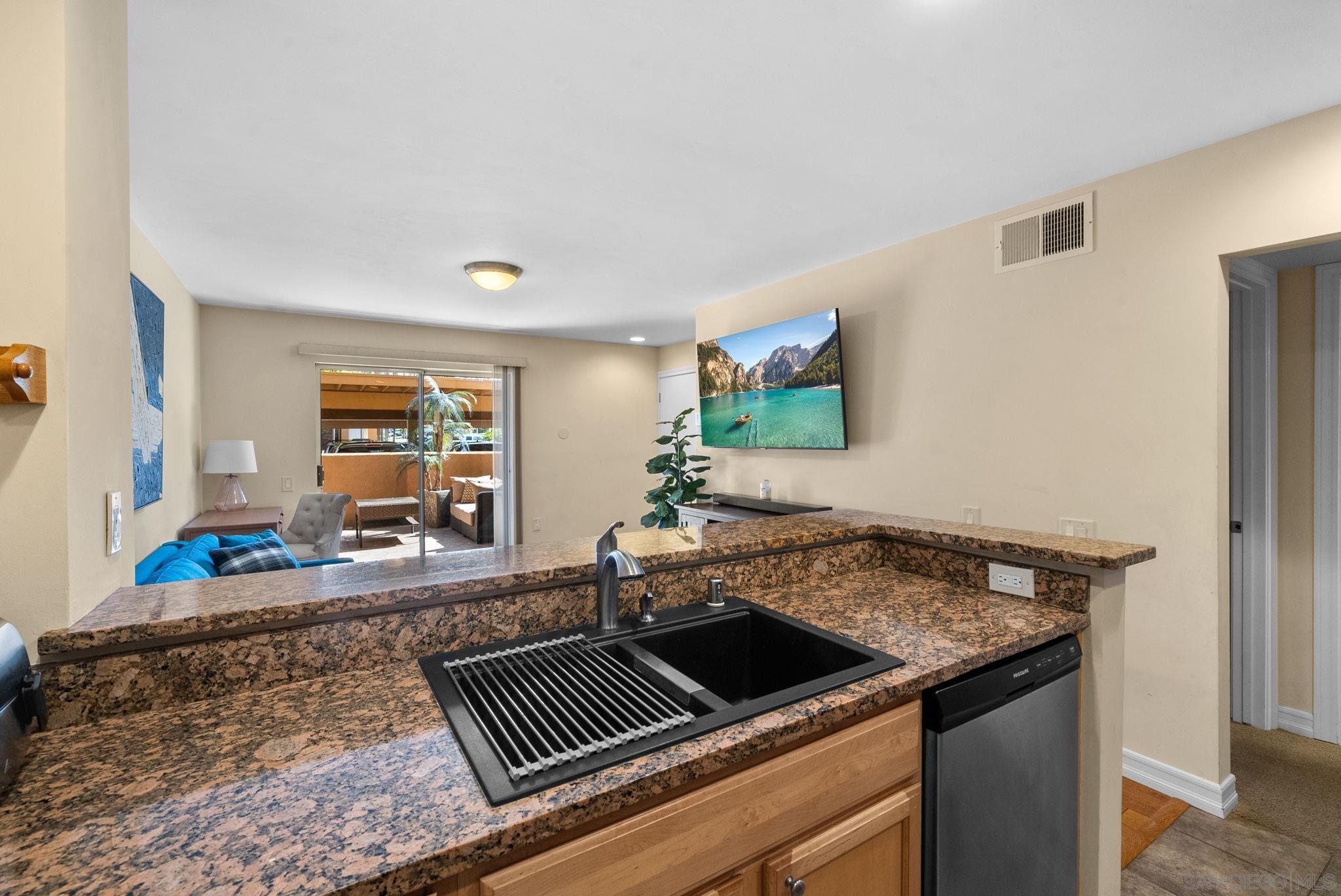 Detail Gallery Image 7 of 21 For 15273  Maturin Dr 28, San Diego,  CA 92127 - 1 Beds | 1 Baths