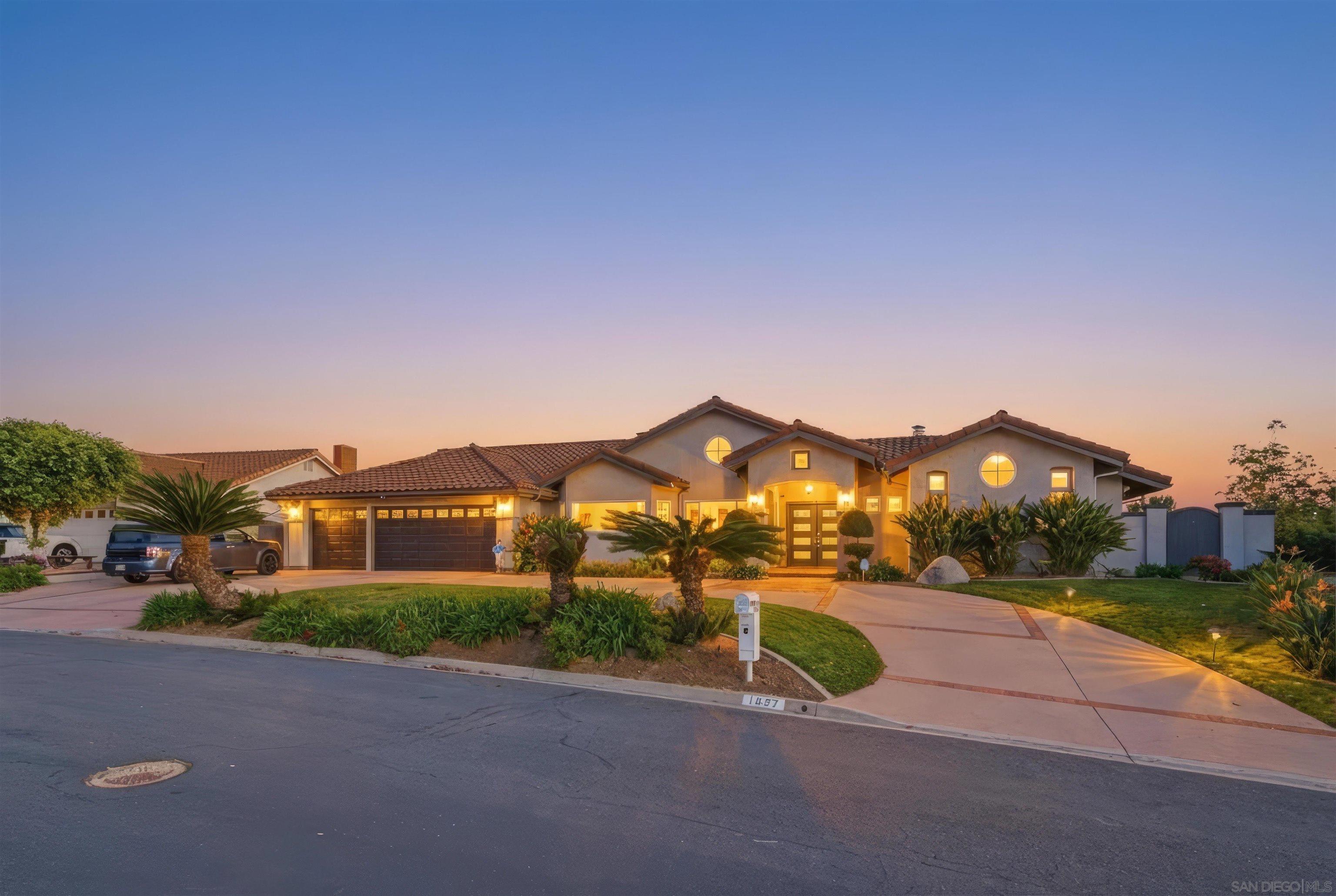 Detail Gallery Image 2 of 62 For 1427  Buckskin Dr, Escondido,  CA 92029 - 5 Beds | 2/1 Baths