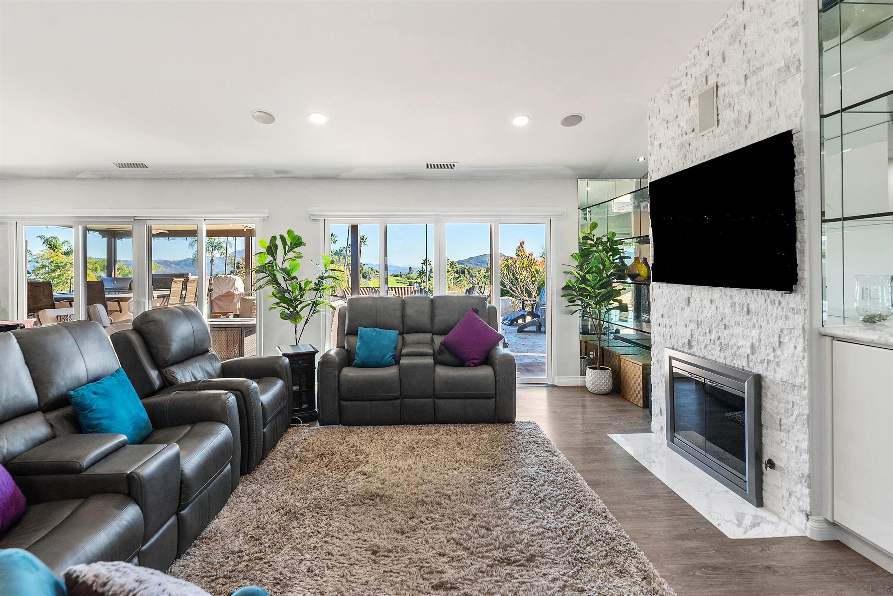 Detail Gallery Image 11 of 62 For 1427  Buckskin Dr, Escondido,  CA 92029 - 5 Beds | 2/1 Baths