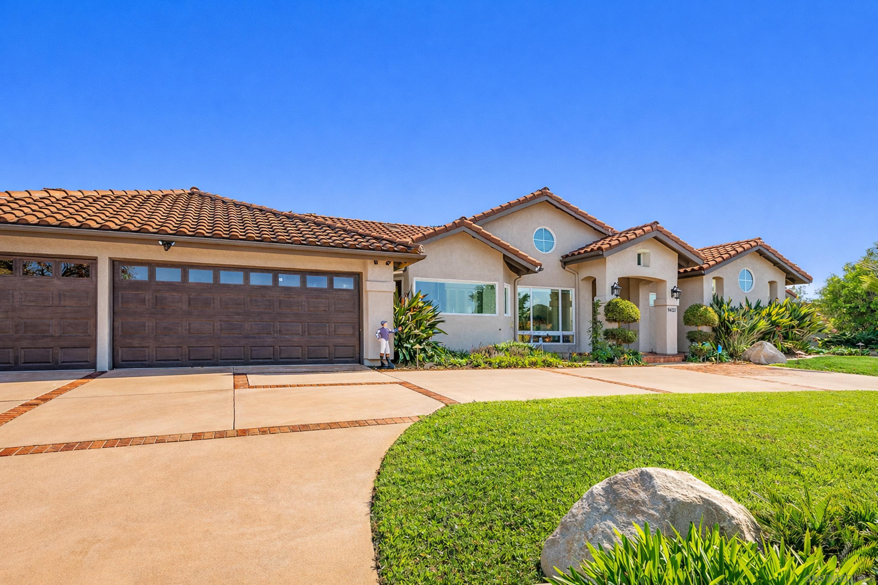 Detail Gallery Image 3 of 62 For 1427  Buckskin Dr, Escondido,  CA 92029 - 5 Beds | 2/1 Baths