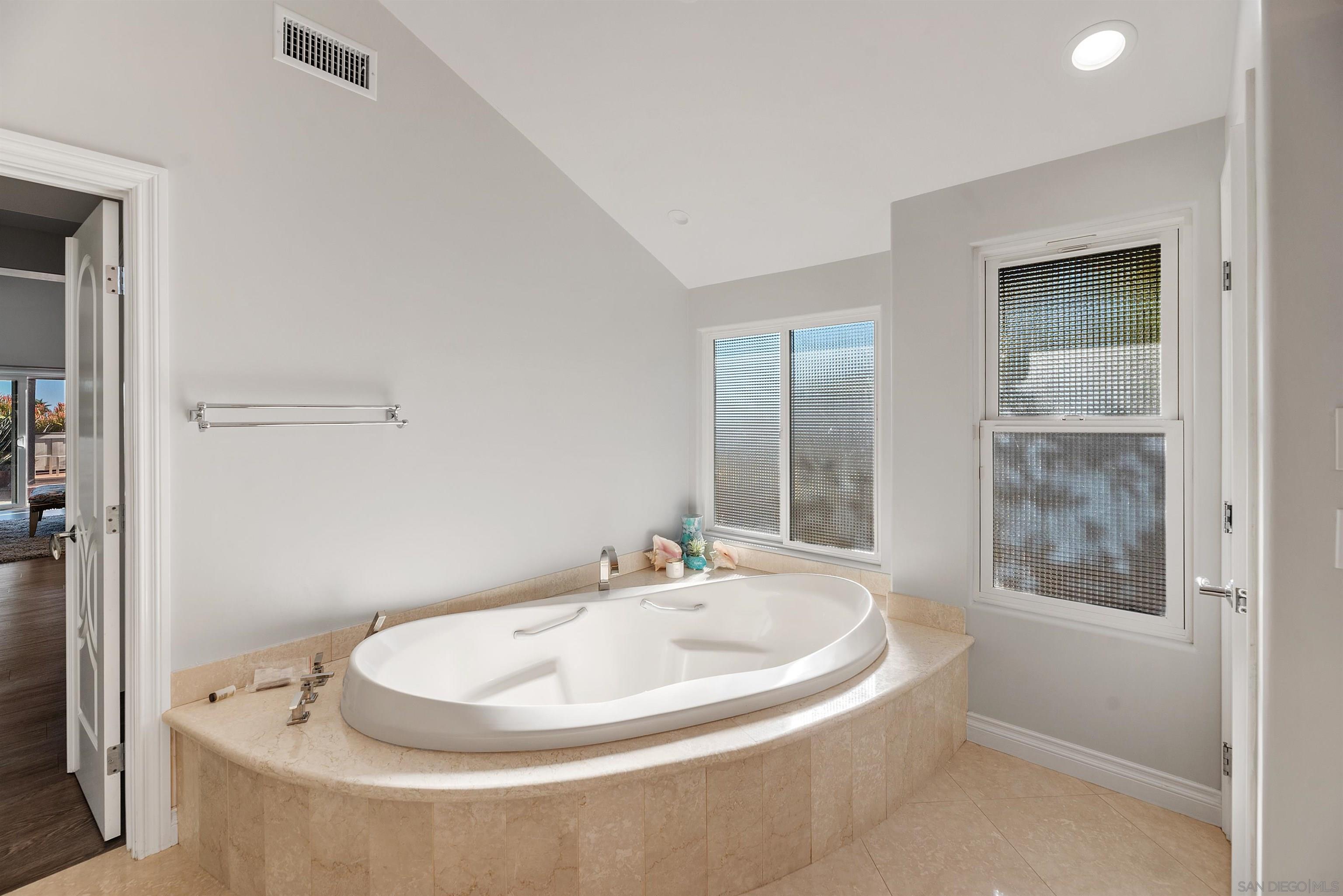 Detail Gallery Image 38 of 62 For 1427  Buckskin Dr, Escondido,  CA 92029 - 5 Beds | 2/1 Baths