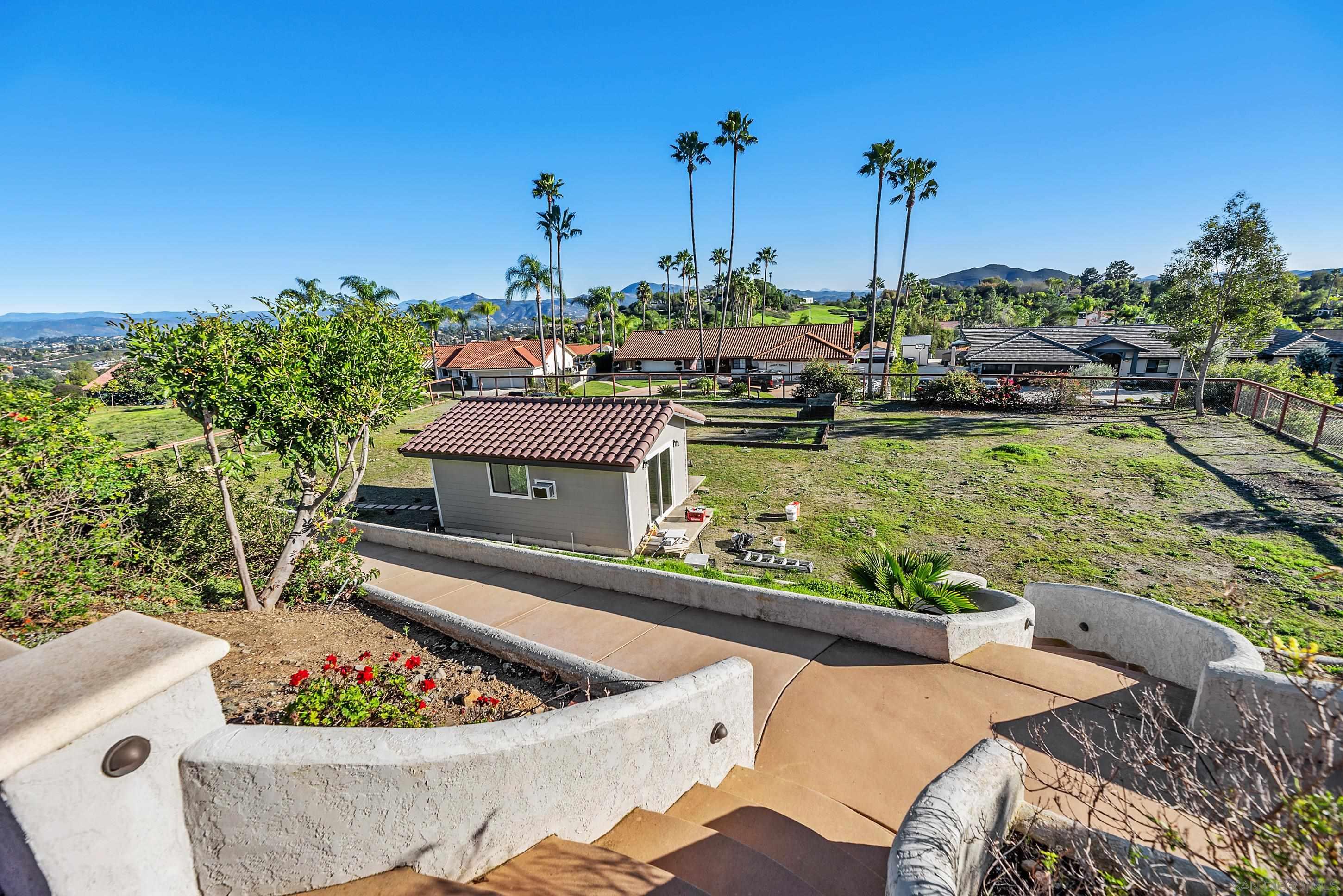 Detail Gallery Image 7 of 62 For 1427  Buckskin Dr, Escondido,  CA 92029 - 5 Beds | 2/1 Baths