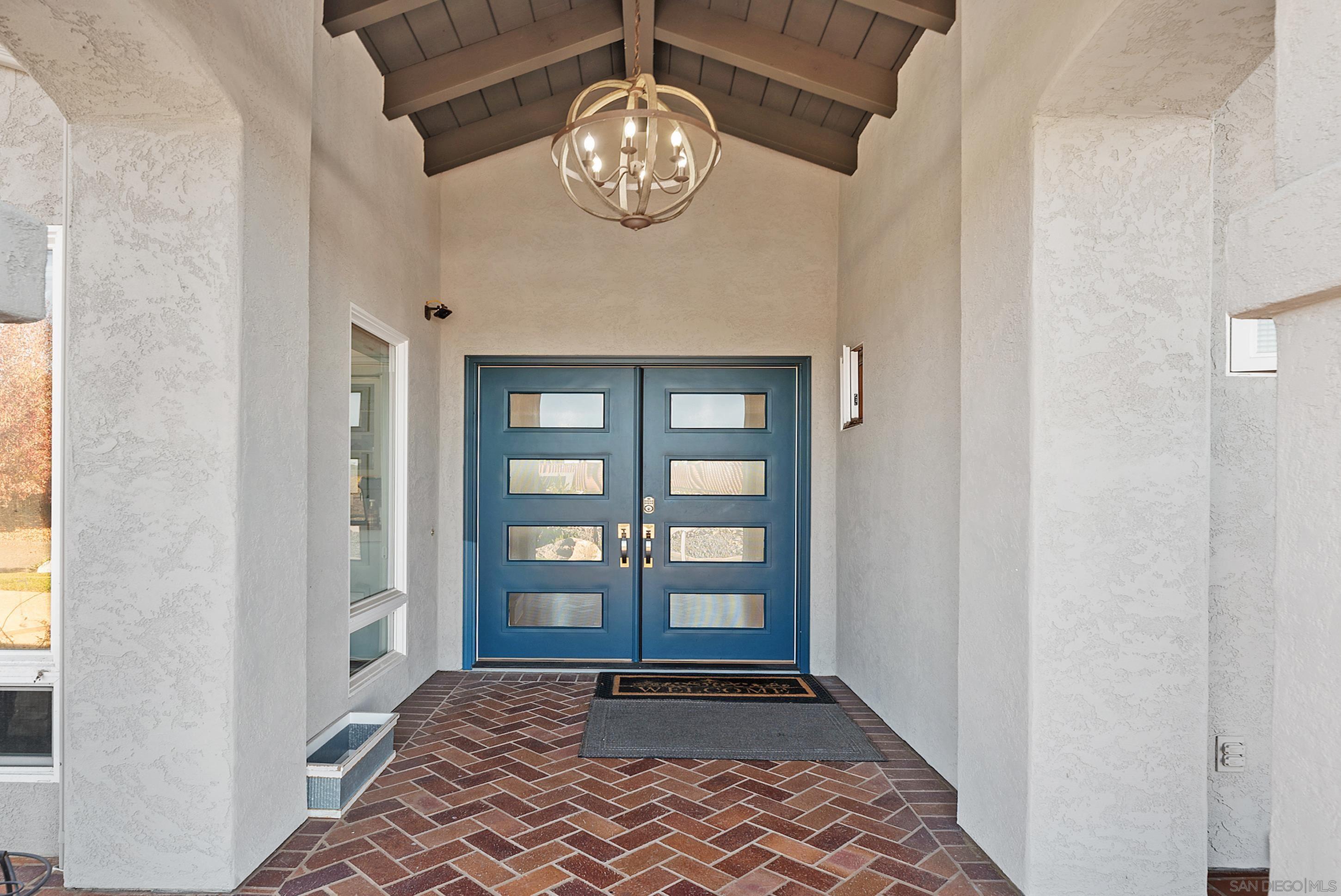 Detail Gallery Image 8 of 62 For 1427  Buckskin Dr, Escondido,  CA 92029 - 5 Beds | 2/1 Baths
