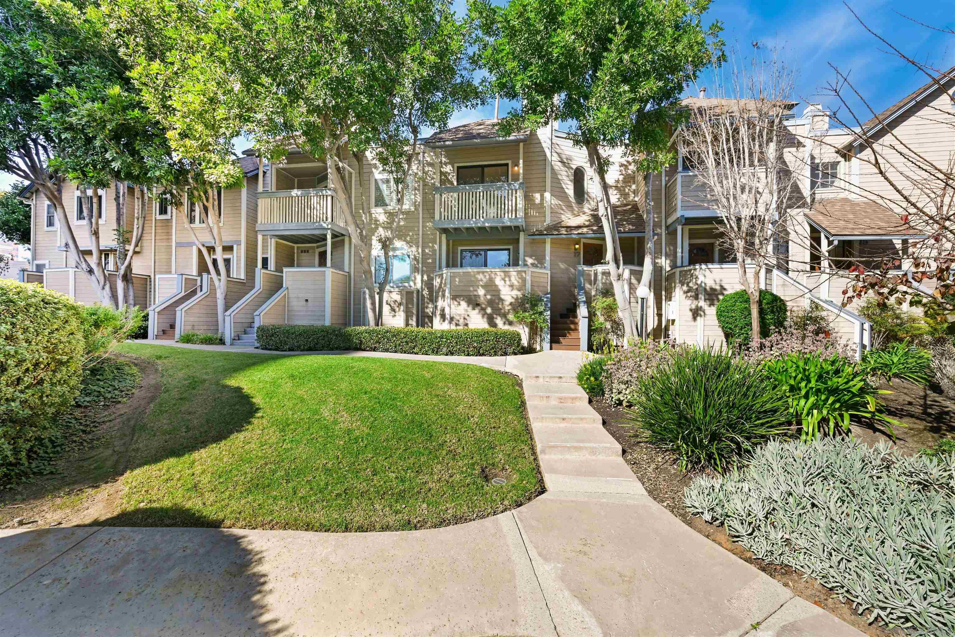 Detail Gallery Image 2 of 26 For 9260  Towne Centre Dr  #17,  San Diego,  CA 92121 - 2 Beds | 2/1 Baths