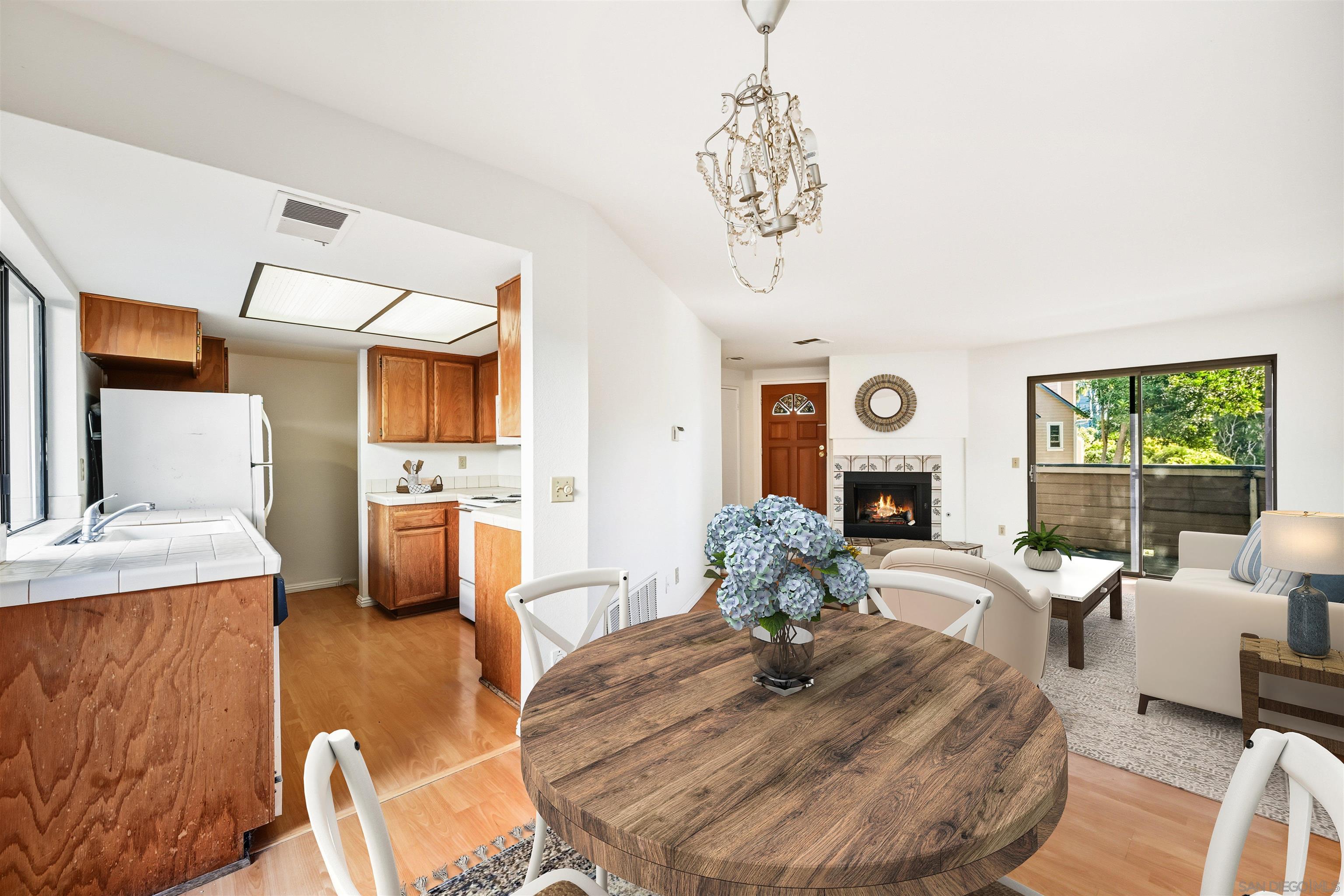 Detail Gallery Image 11 of 26 For 9260  Towne Centre Dr  #17,  San Diego,  CA 92121 - 2 Beds | 2/1 Baths