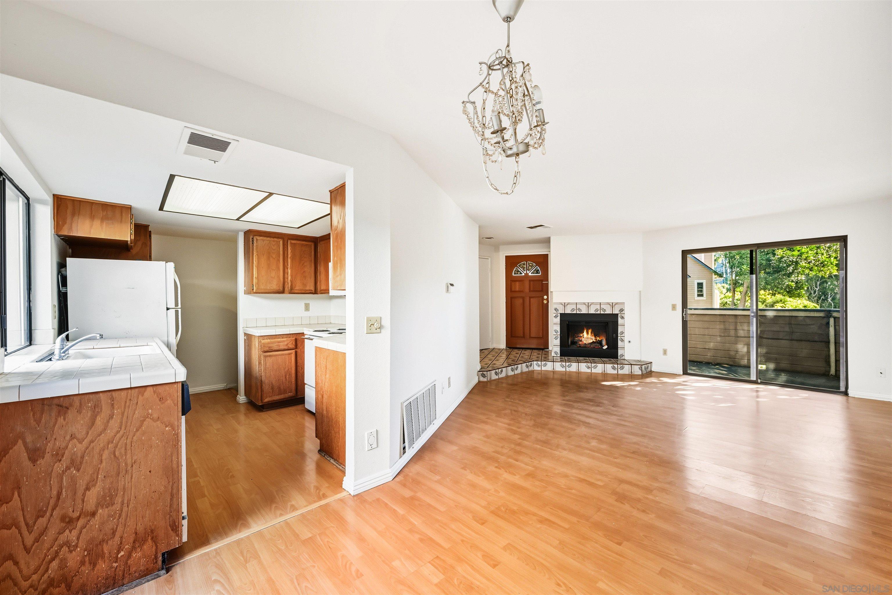 Detail Gallery Image 12 of 26 For 9260  Towne Centre Dr  #17,  San Diego,  CA 92121 - 2 Beds | 2/1 Baths