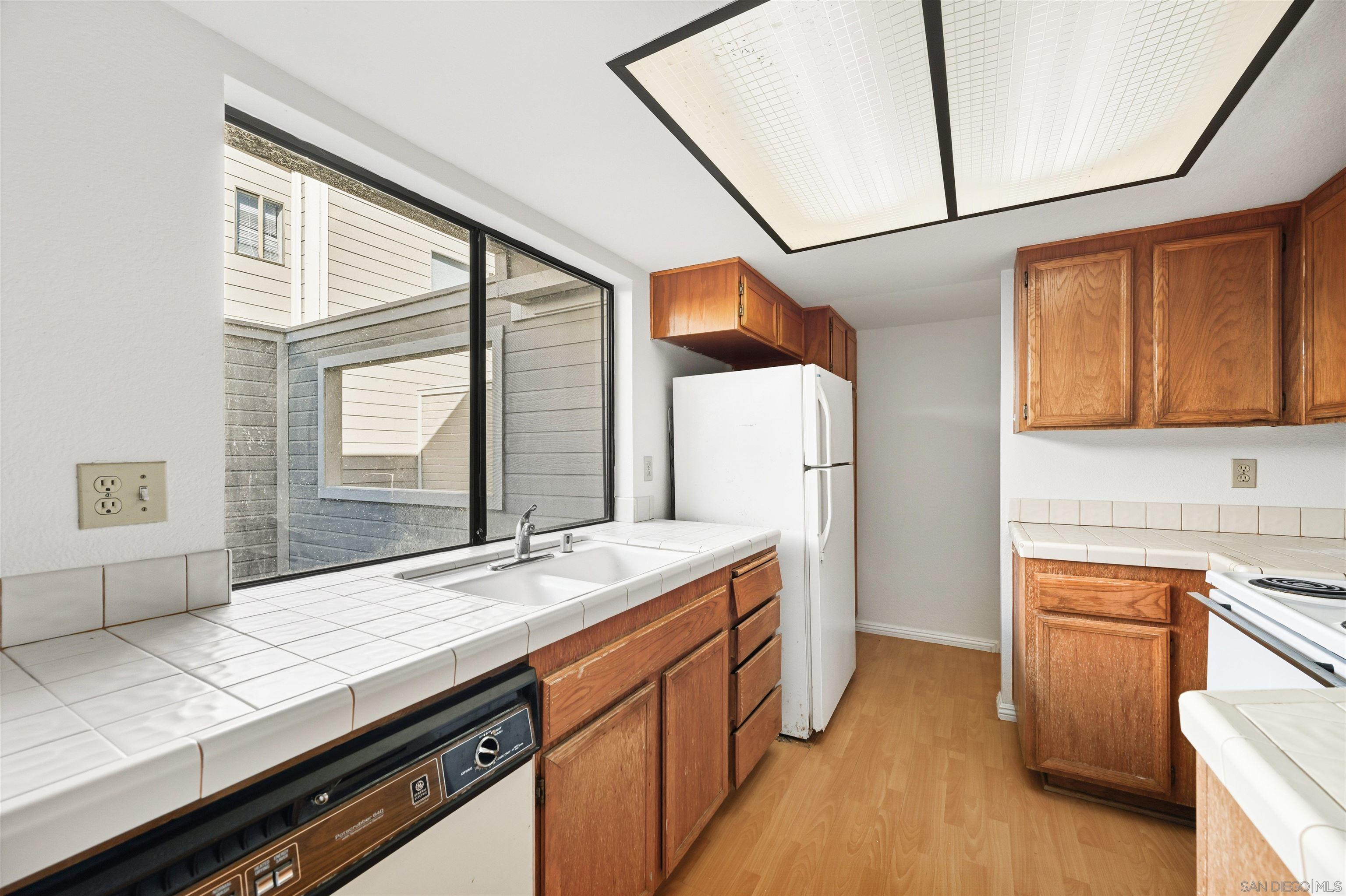 Detail Gallery Image 15 of 26 For 9260  Towne Centre Dr  #17,  San Diego,  CA 92121 - 2 Beds | 2/1 Baths